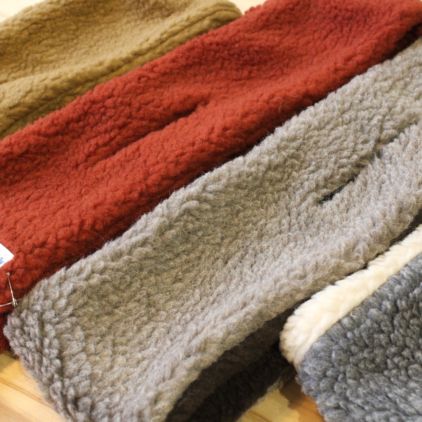 Arvor Maree -
SHEEP BOA PILE MUFFLER