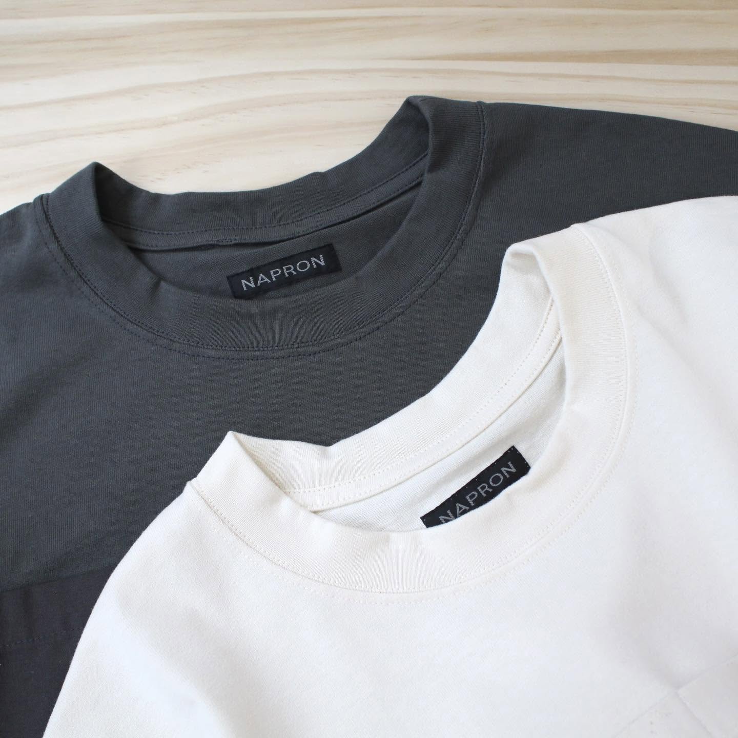 NAPRON - BIG POCKET TEE