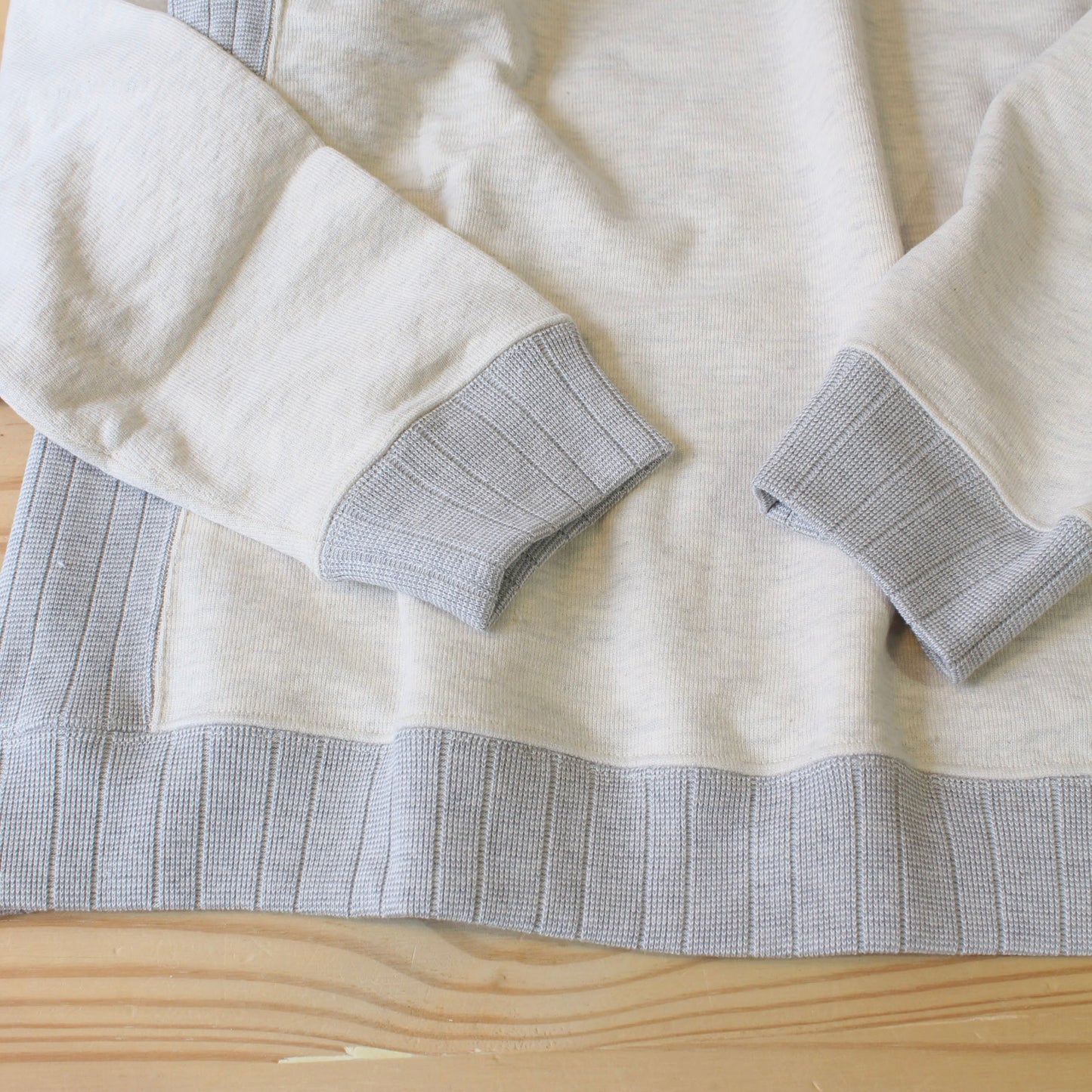 RIDING HIGH TOKYO -
BOCOBOCO URAKE CREWNECK SWEAT