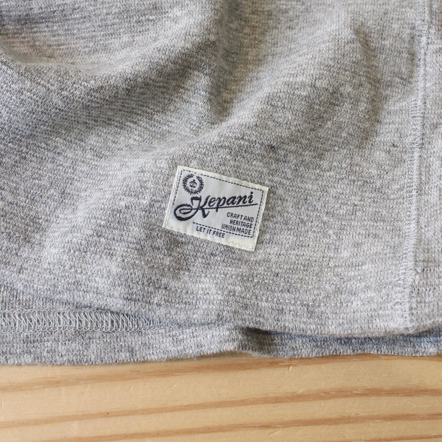 Kepani -
HENLEY NECK TEE