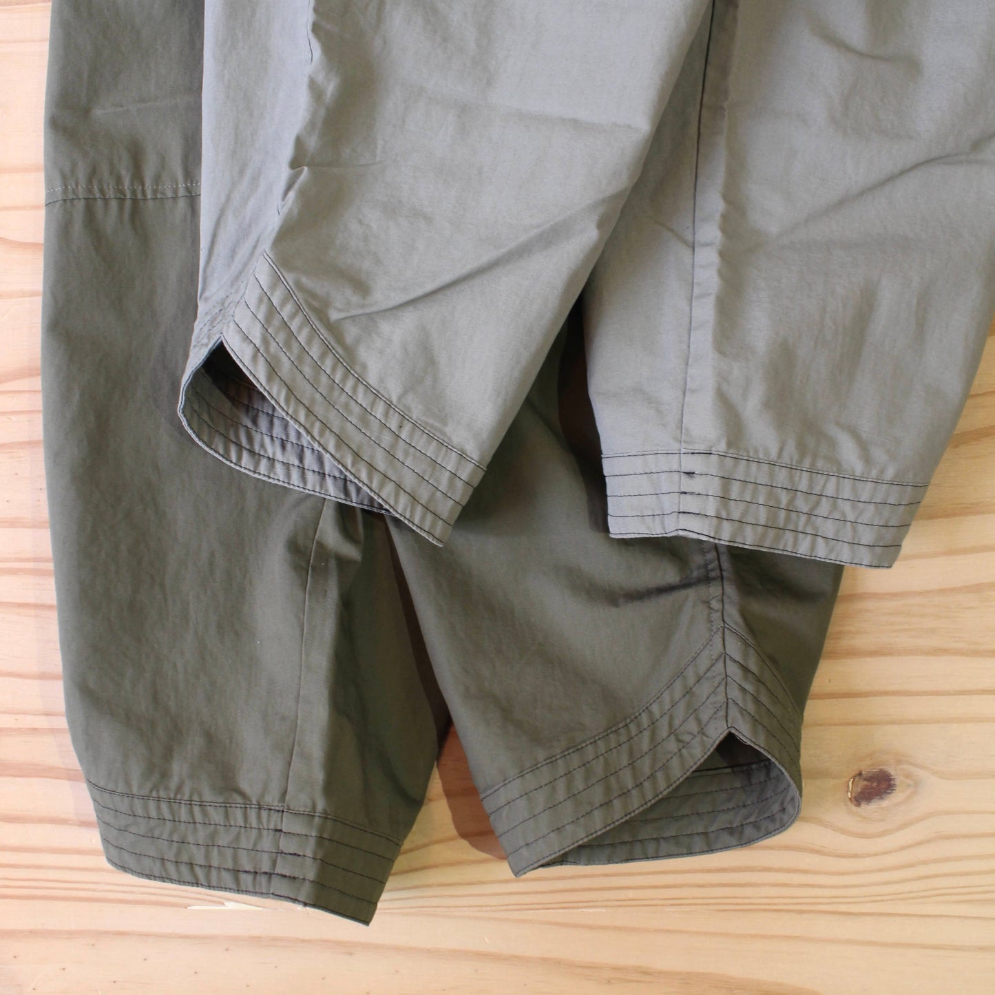 sugatakatachi -
HEM STITCHED PANTS