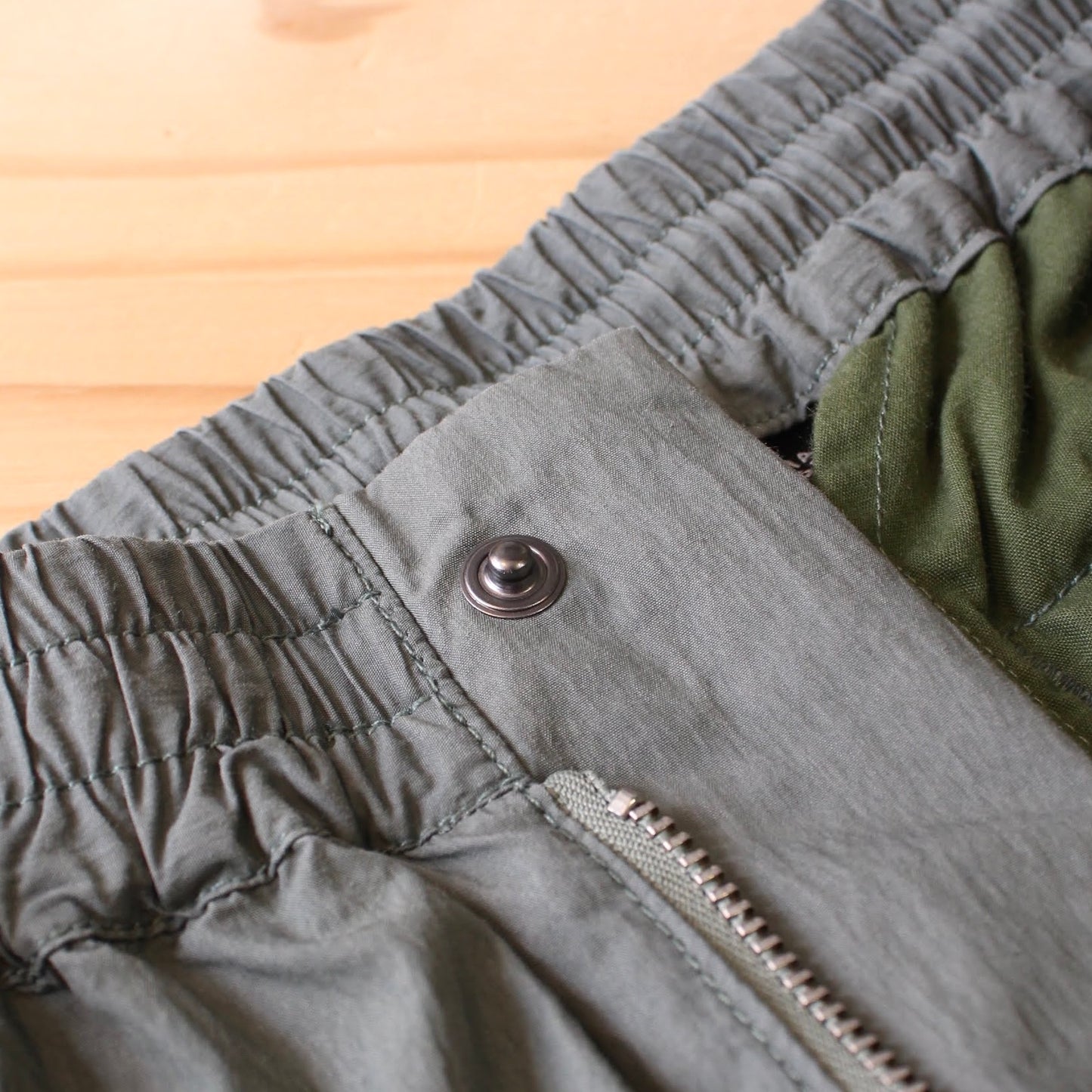 WILD THINGS JAPAN -
CAMP TOOLS CARGO SHORTS FADE EFFECT LOGO