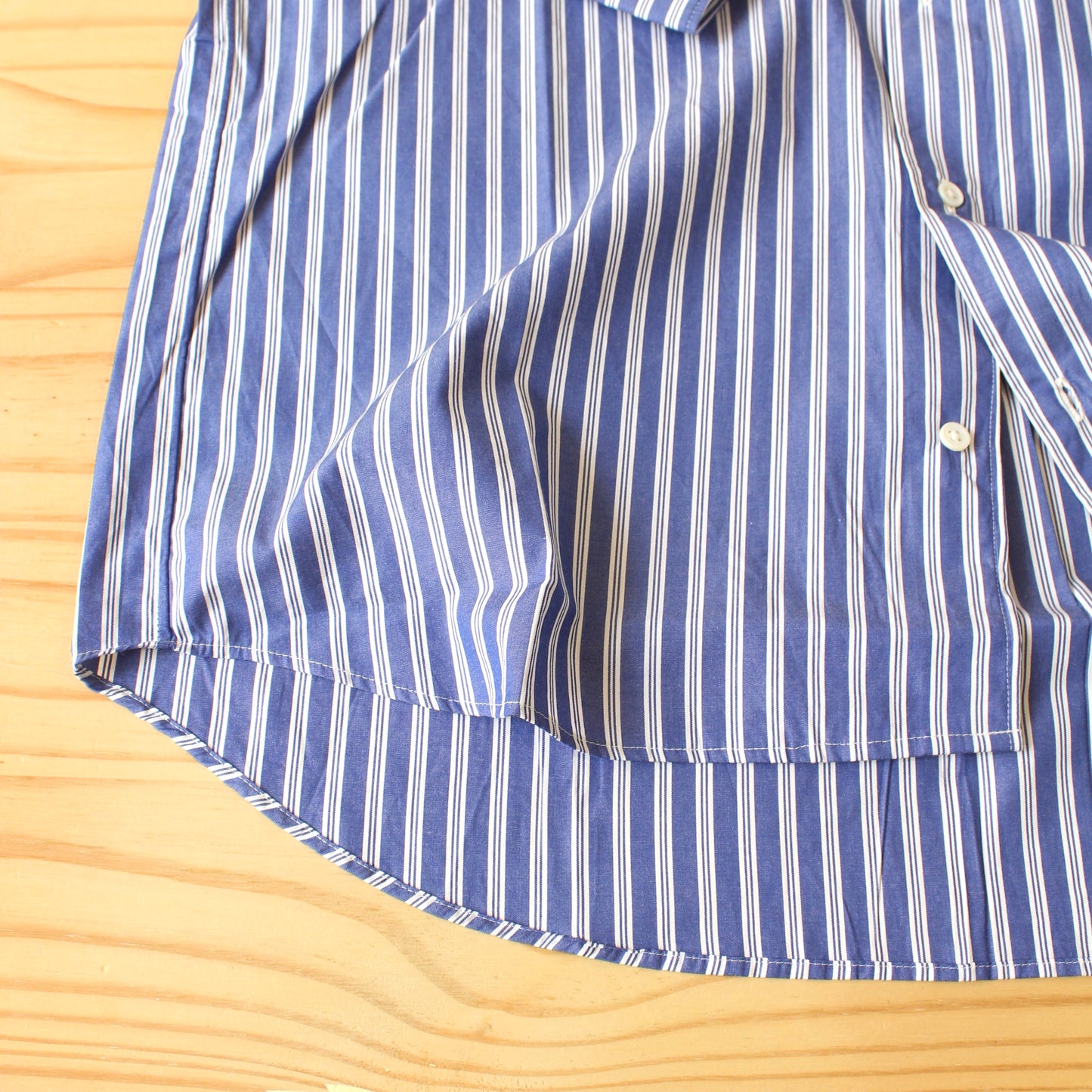 MANUAL ALPHABET -
80/2 NAVY STRIPE SHIRT
BULGING FIT