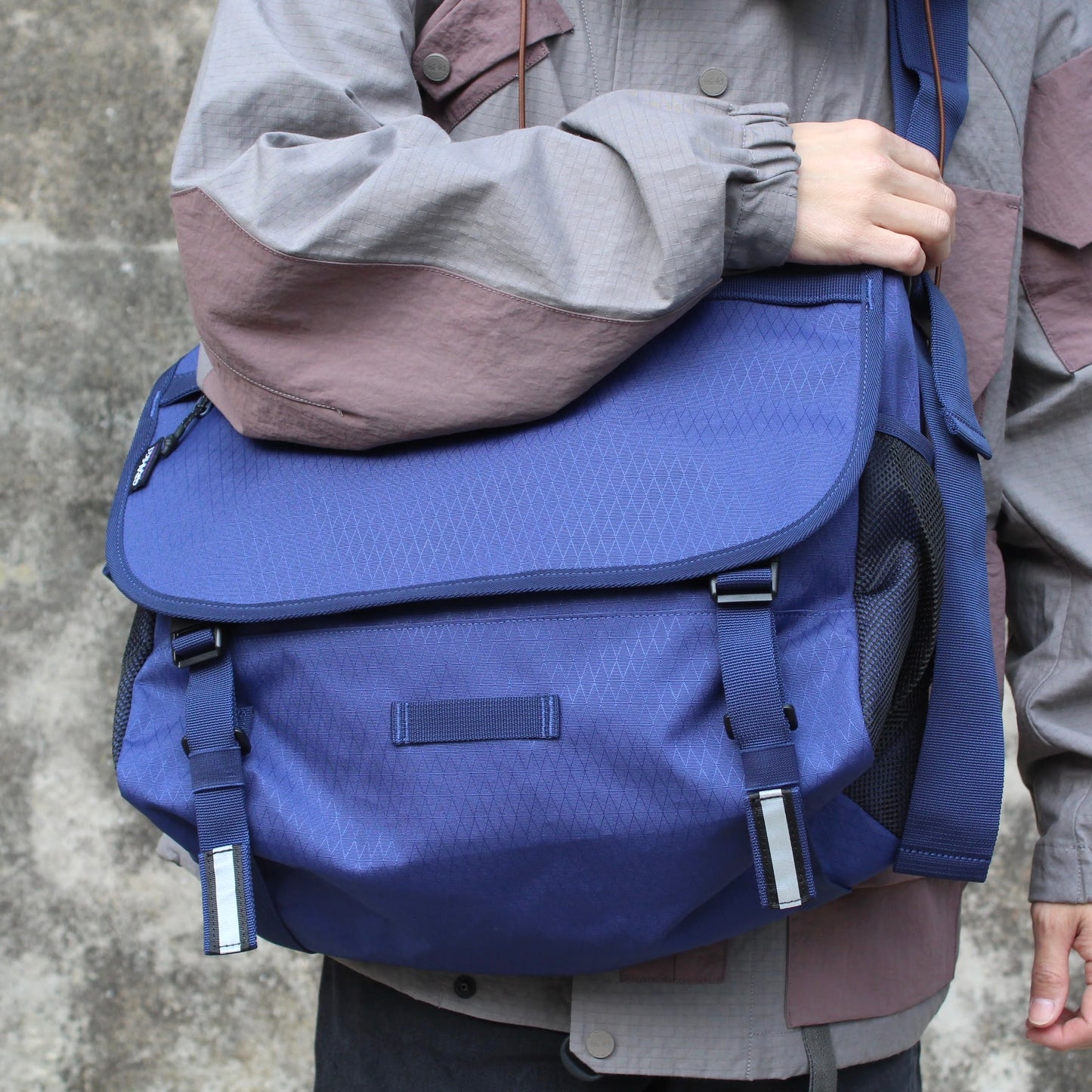 GRAMICCI -
CORDURA MESSENGER BAG