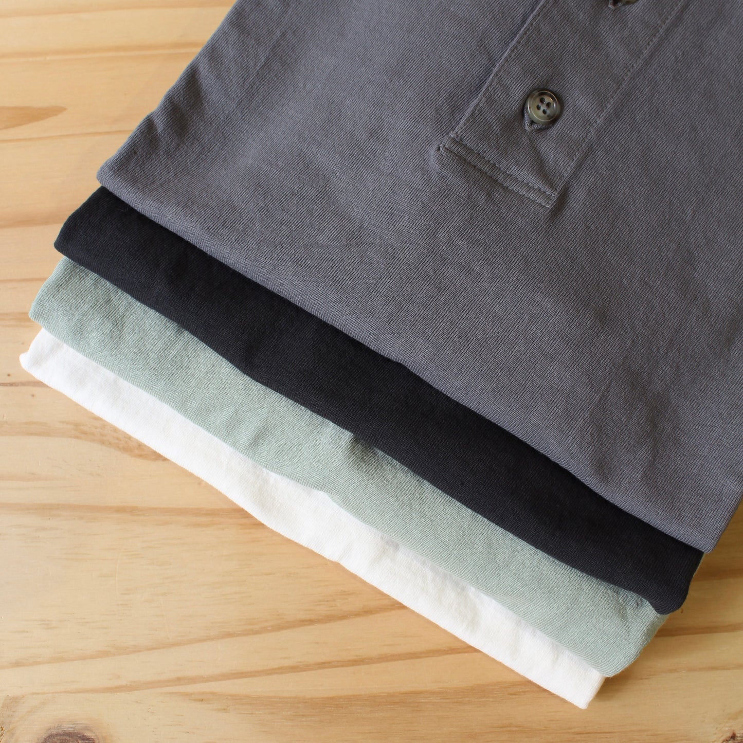 Ahehee - Henley Tee