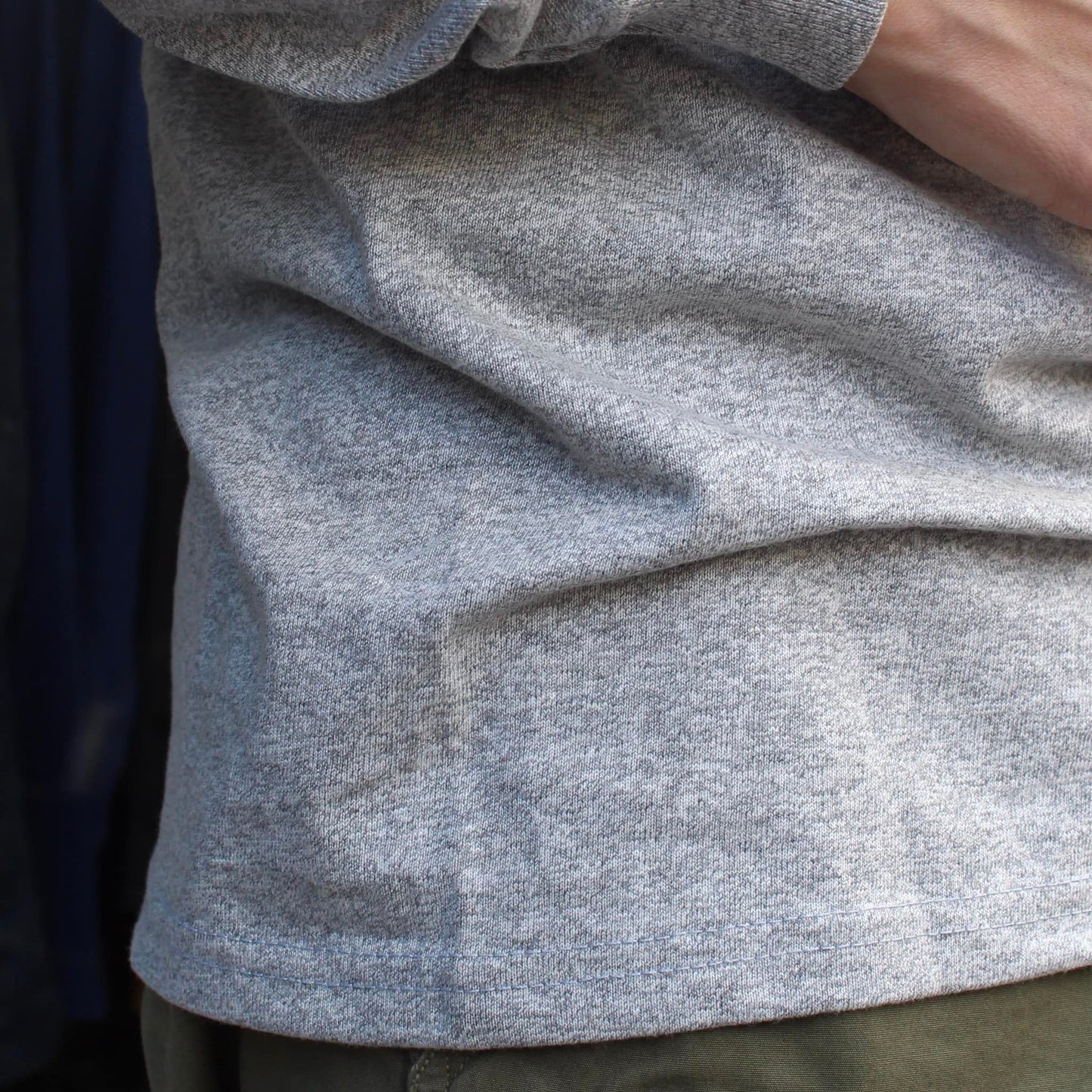 GOODWEAR (US version) - 7.4OZ L/S CREW TEE V-NOTCH CLASSIC FIT