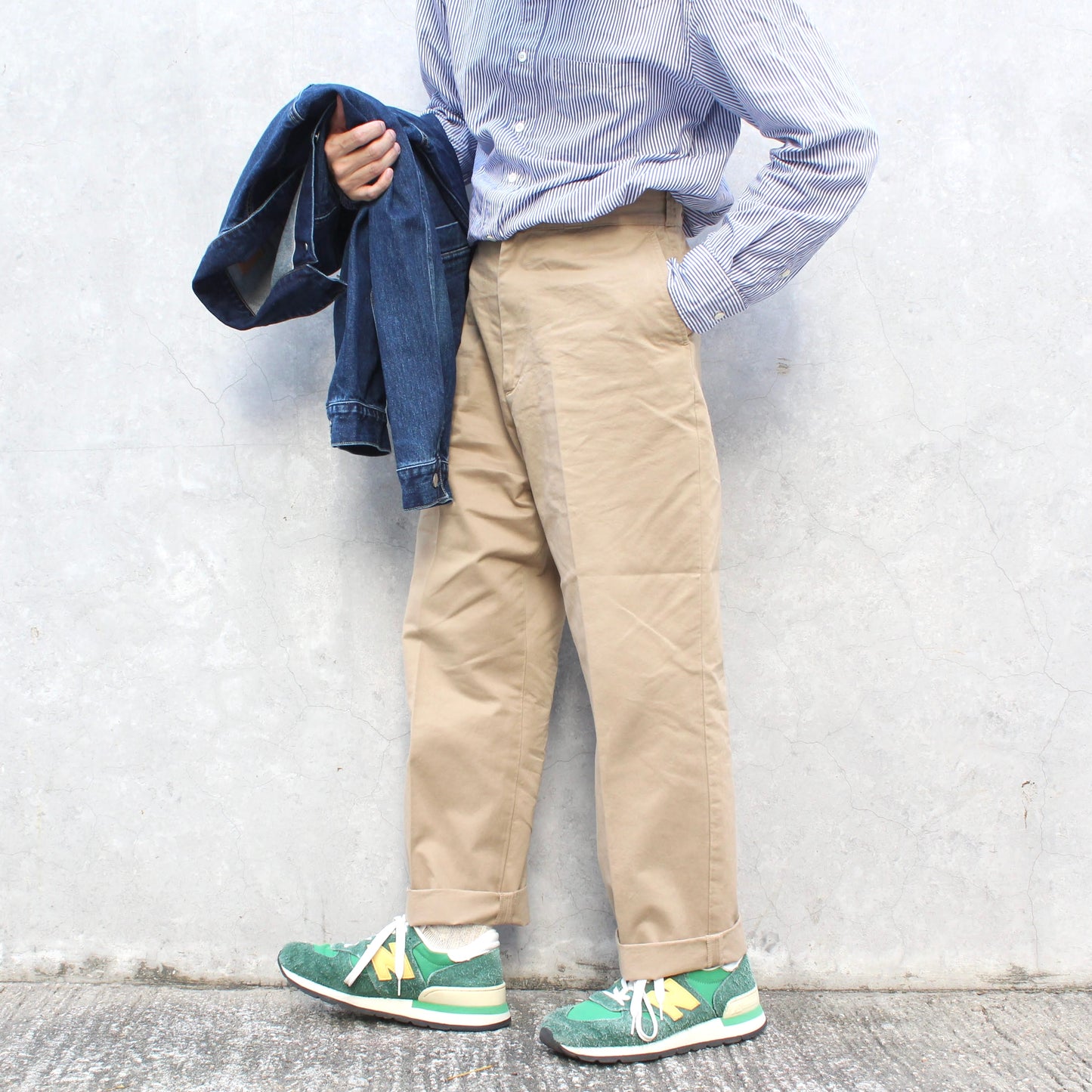 HATSKI -
TAPERED CHINO TROUSERS