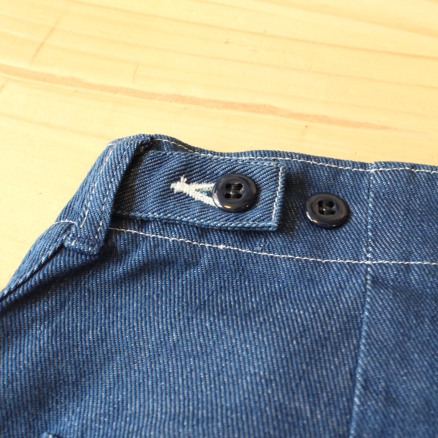 HATSKI -
LOOSE TAPERED UTILITY TROUSERS DENIM