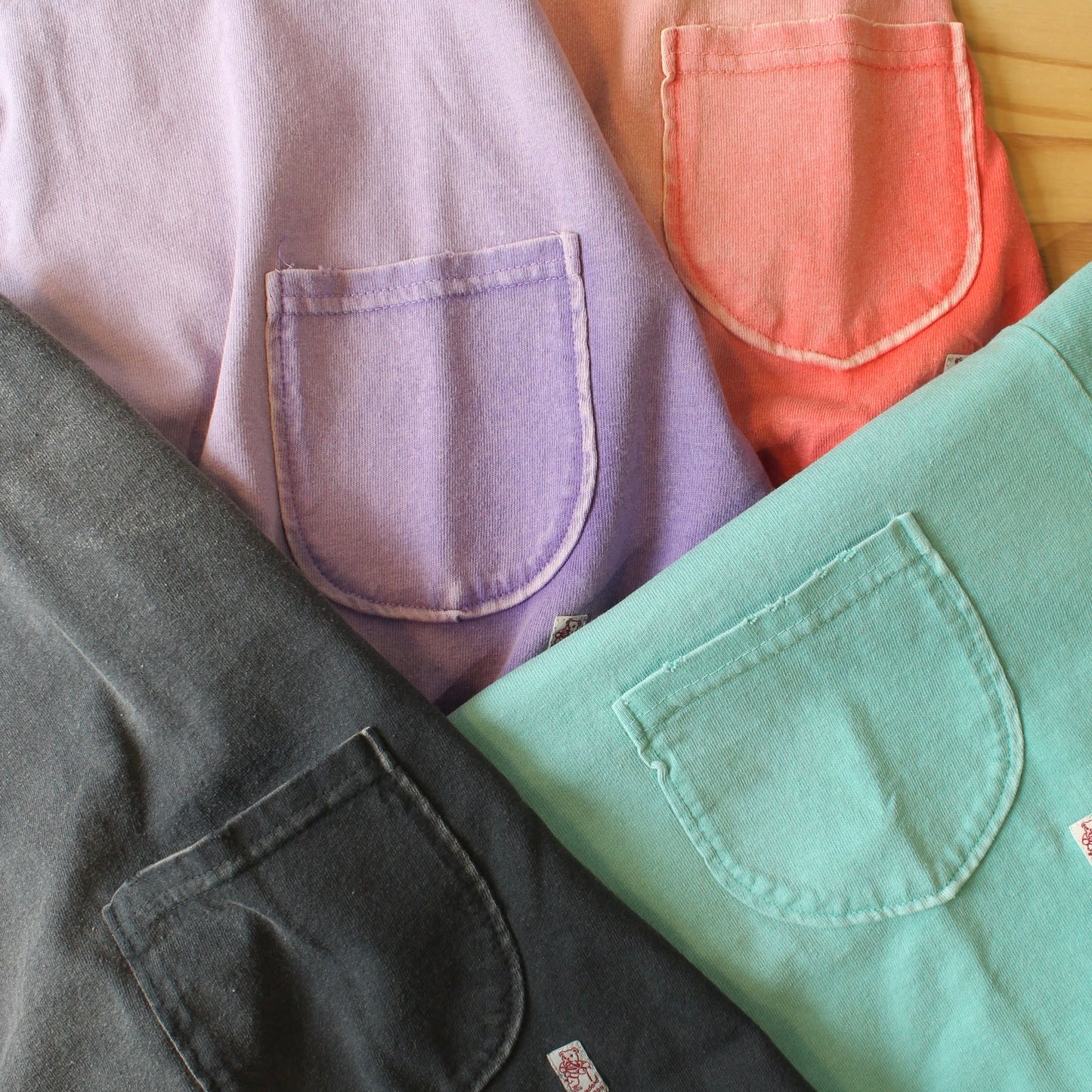 RIDING HIGH TOKYO - 
USA JERSEY SUN FADE POCKET TEE