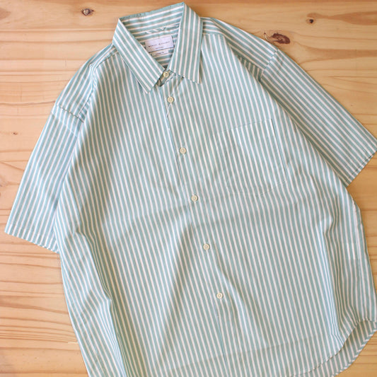 MANUAL ALPHABET - 
POPLIN STRIPE LOOSE FIT S/S SHIRT