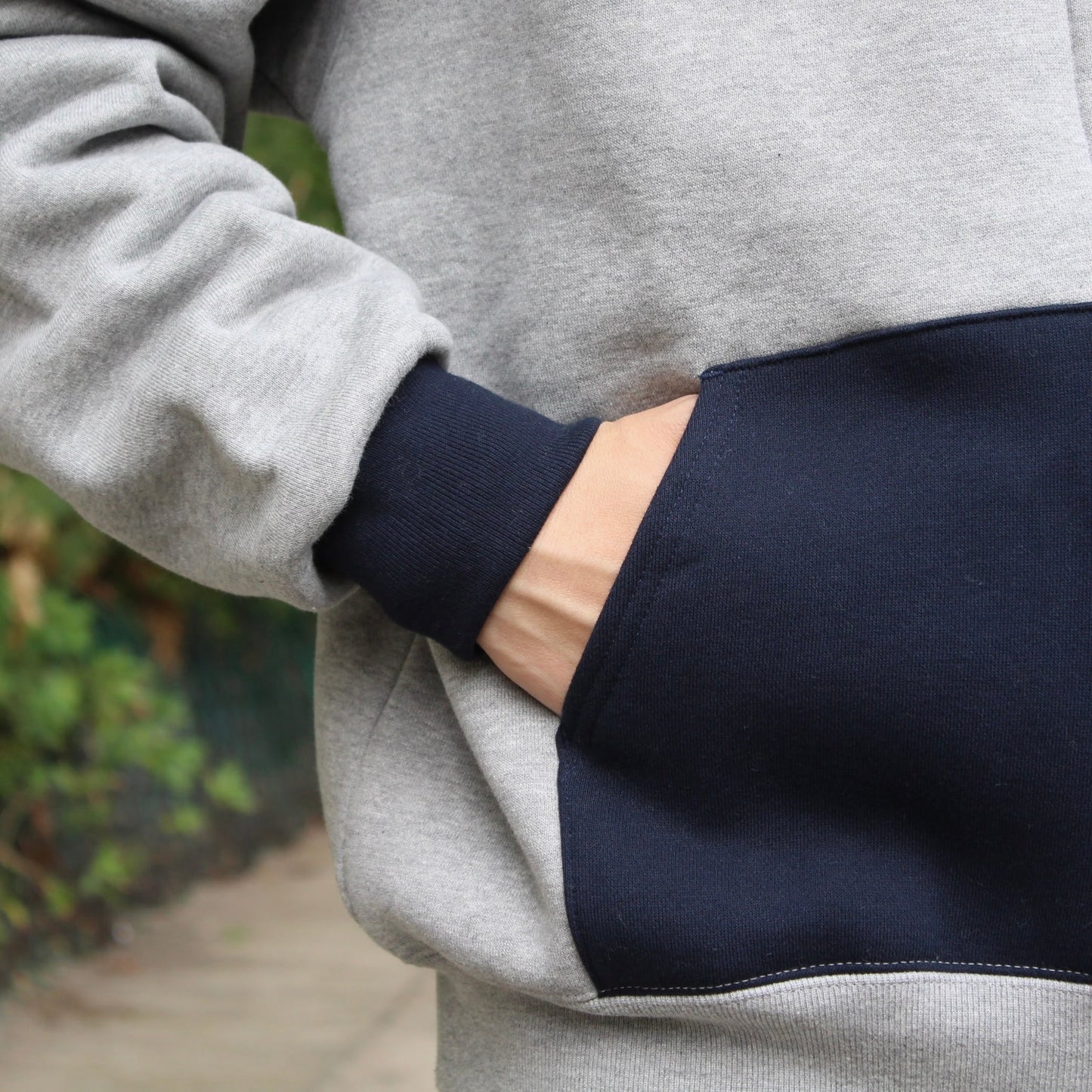 AHE HEE -
NAVY X GREY ZIP UP HOODIE