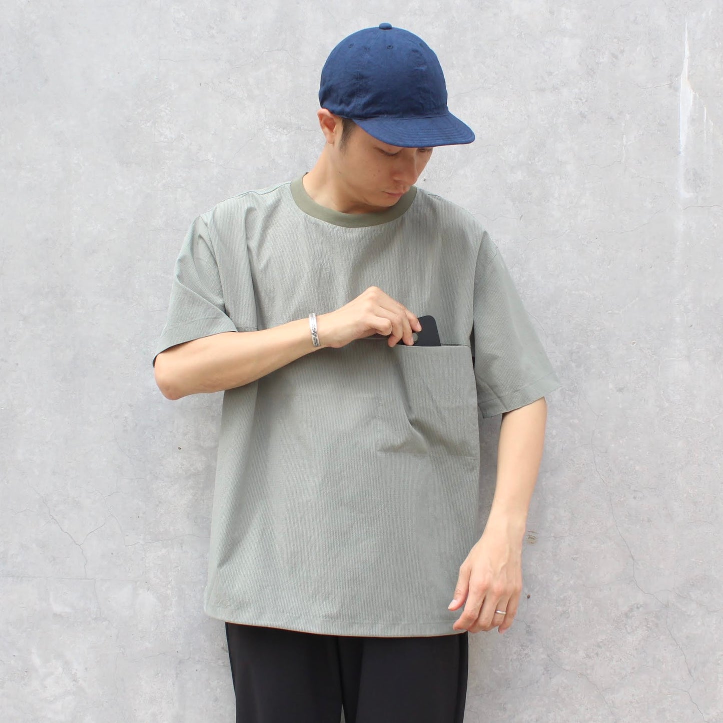 MANUAL ALPHABET -
DOT AIR PULLOVER MESH TEE