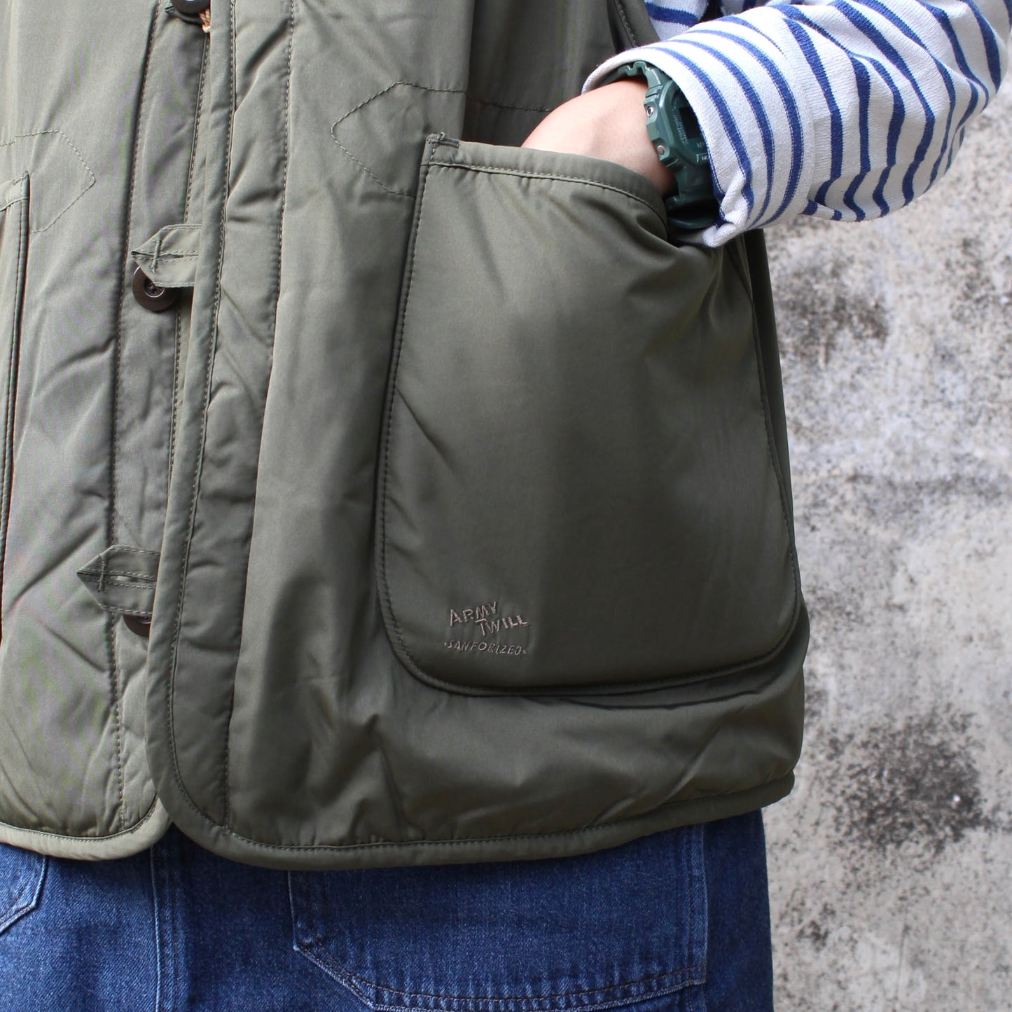 ARMY TWILL -
PE WEATHER REVERSIBLE VEST