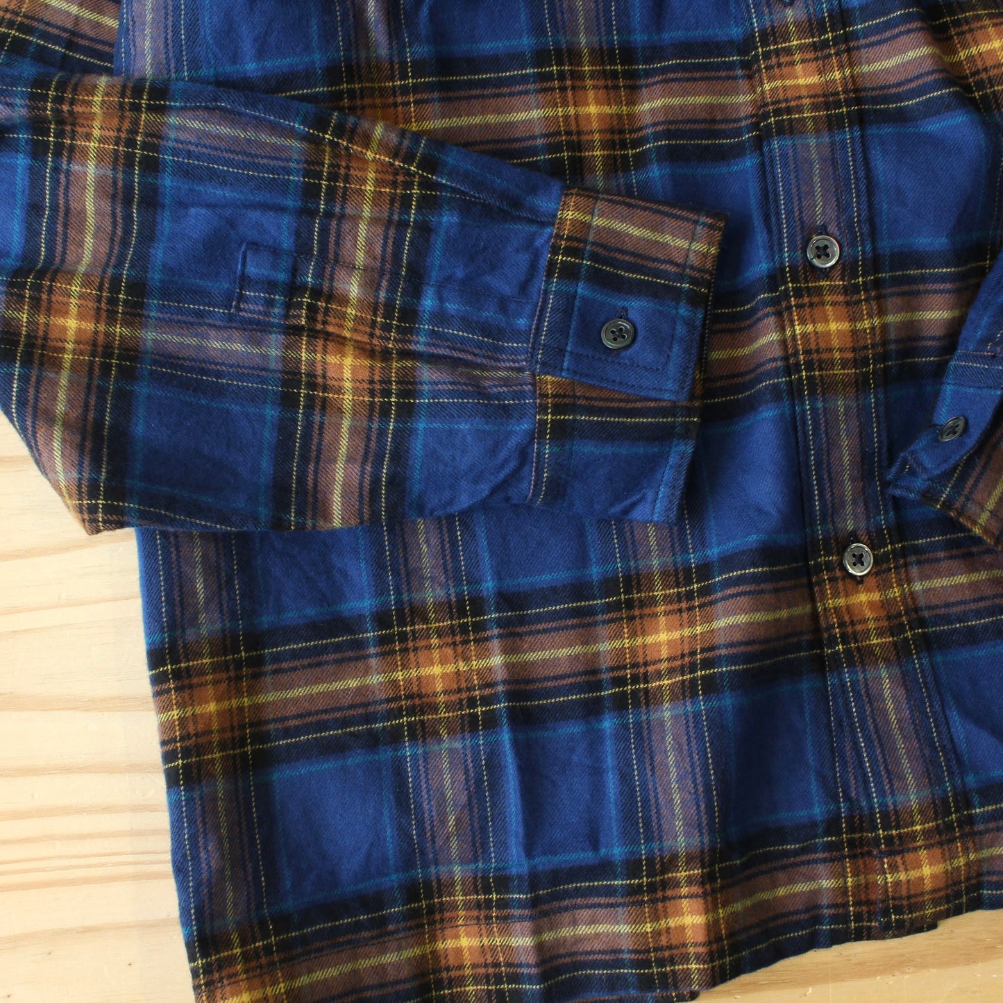 AHE HEE -
BUTTON DOWN FLANNEL CHECK SHIRT
