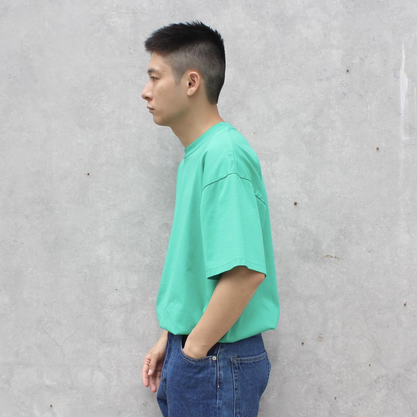FLISTFIA - 
LOOSE FIT CREW NECK TEE