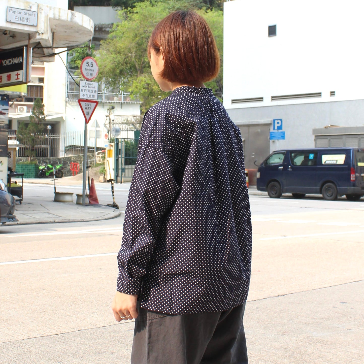 D.M.G - 
Little dot stand collar pocket pullover shirt