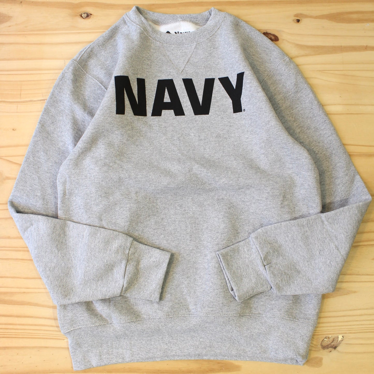 MILITARY DEADSTOCK COLLECTION -
U.S NAVY SWEATSHIRT