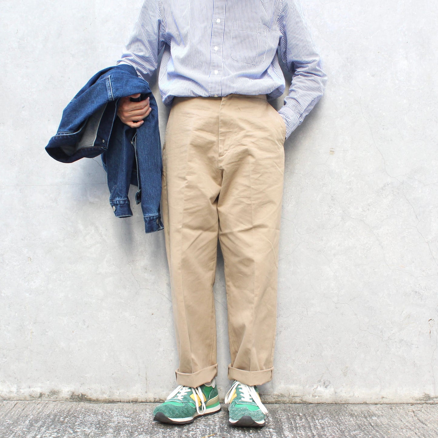 HATSKI -
TAPERED CHINO TROUSERS