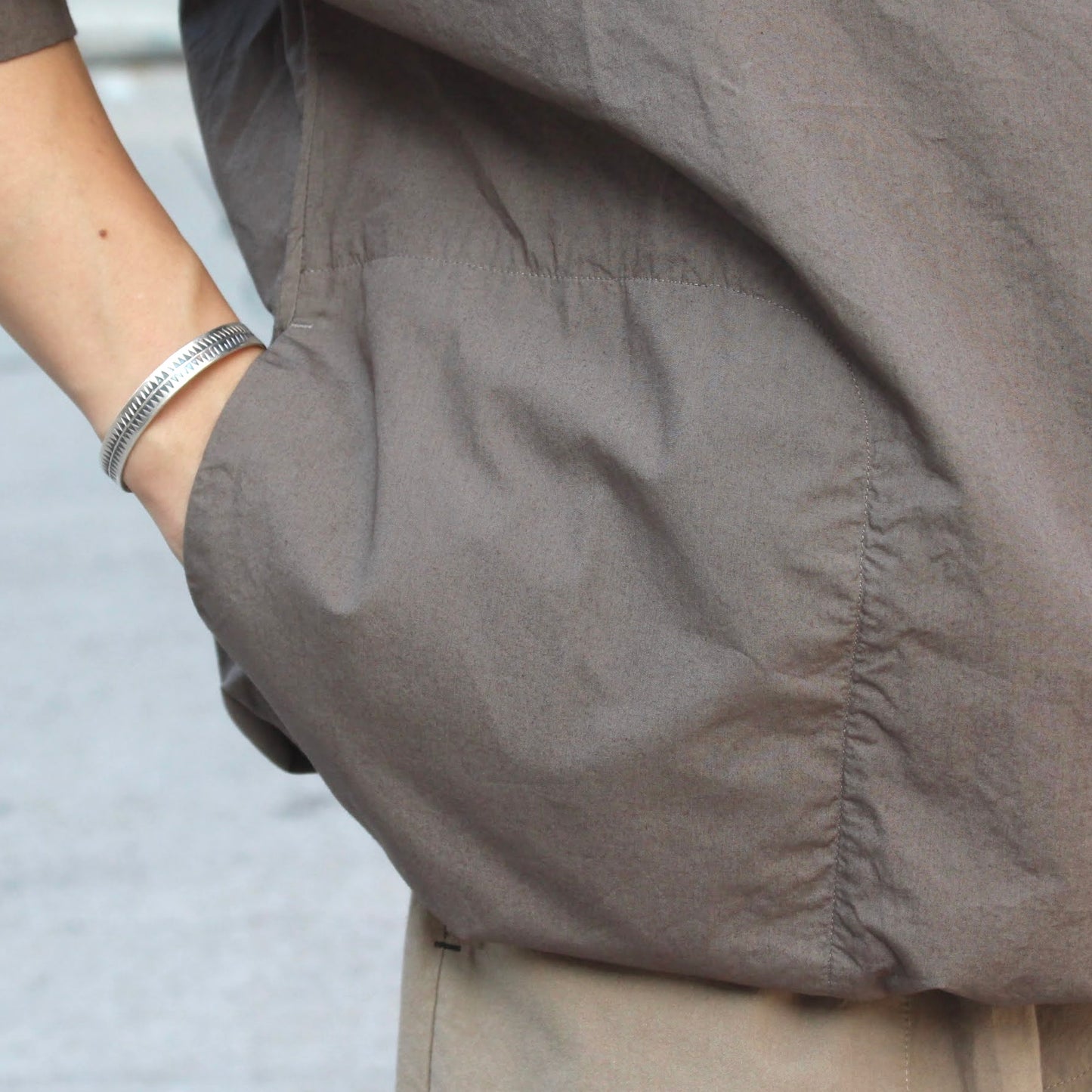 MANUAL ALPHABET - 
PULLOVER S/S SHIRT