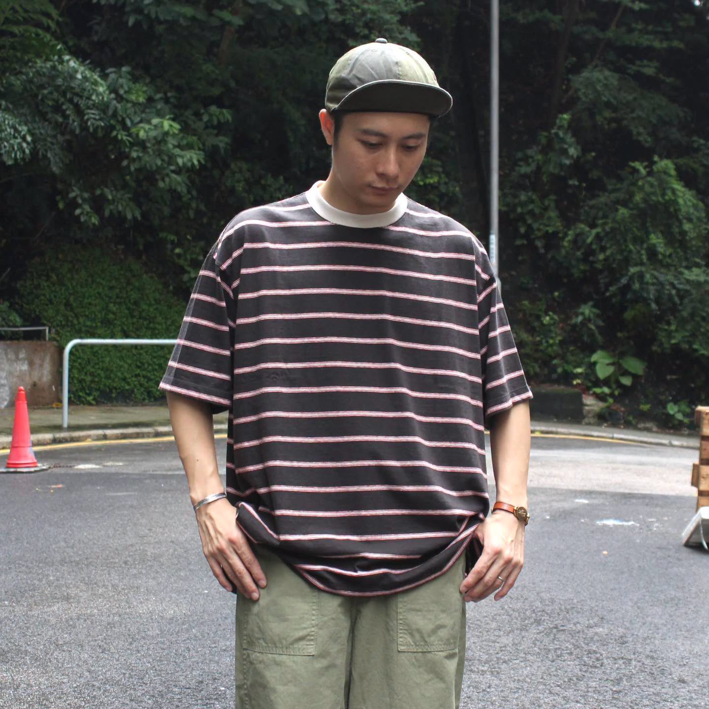 MANUAL ALPHABET - RETRO BORDER WIDE SPINDLE TEE