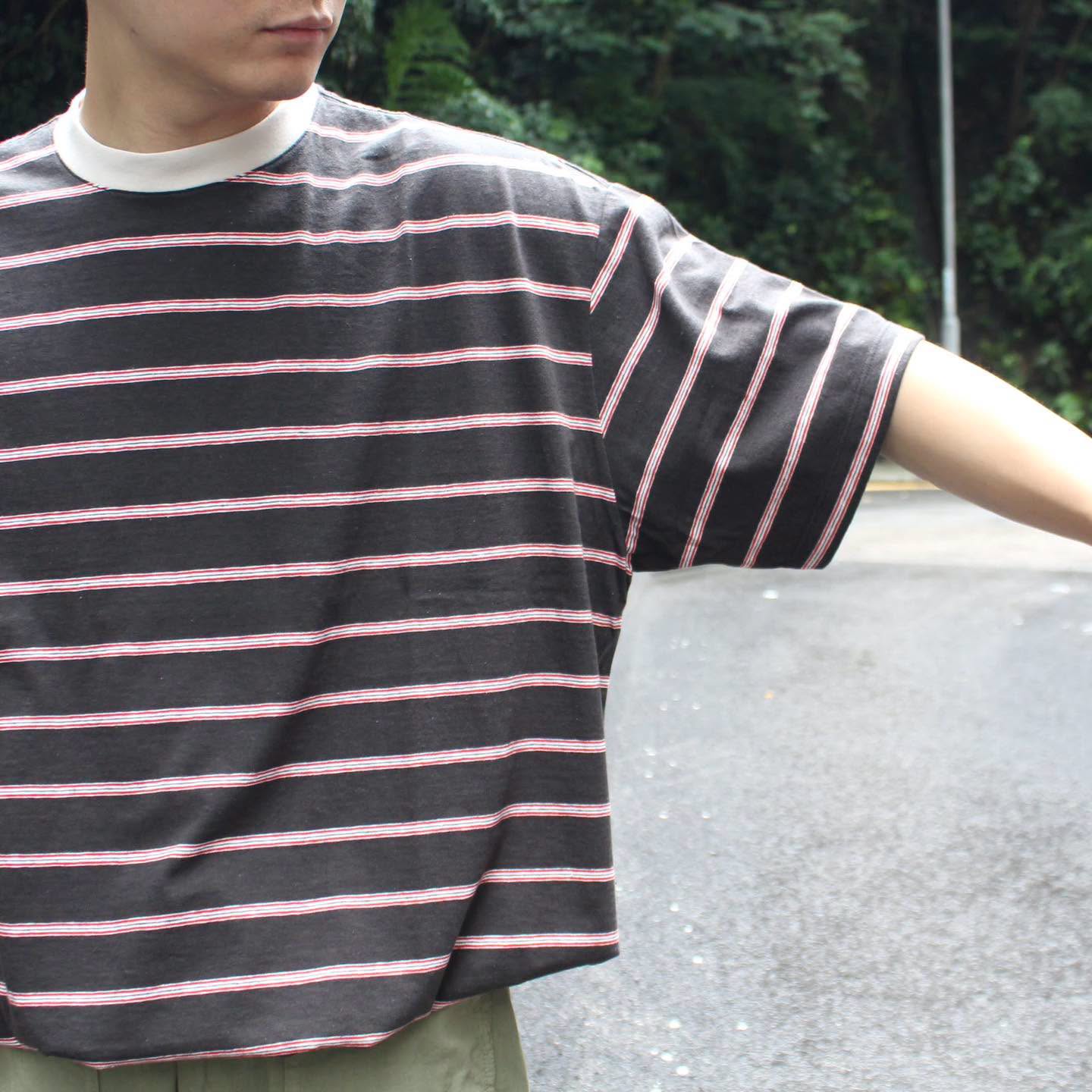 MANUAL ALPHABET - RETRO BORDER WIDE SPINDLE TEE