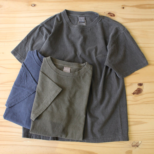 ORDINARY FITS -
PIGMENT DYEING TEE