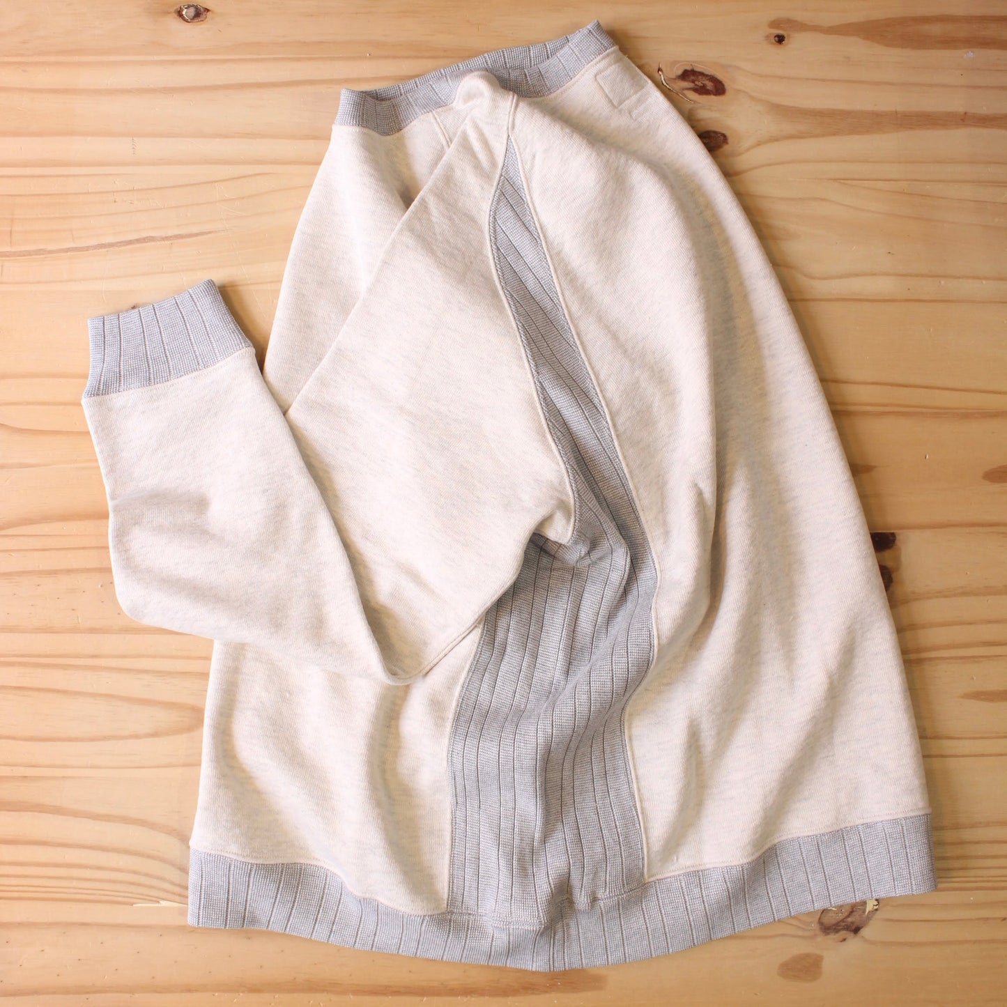 RIDING HIGH TOKYO -
BOCOBOCO URAKE CREWNECK SWEAT