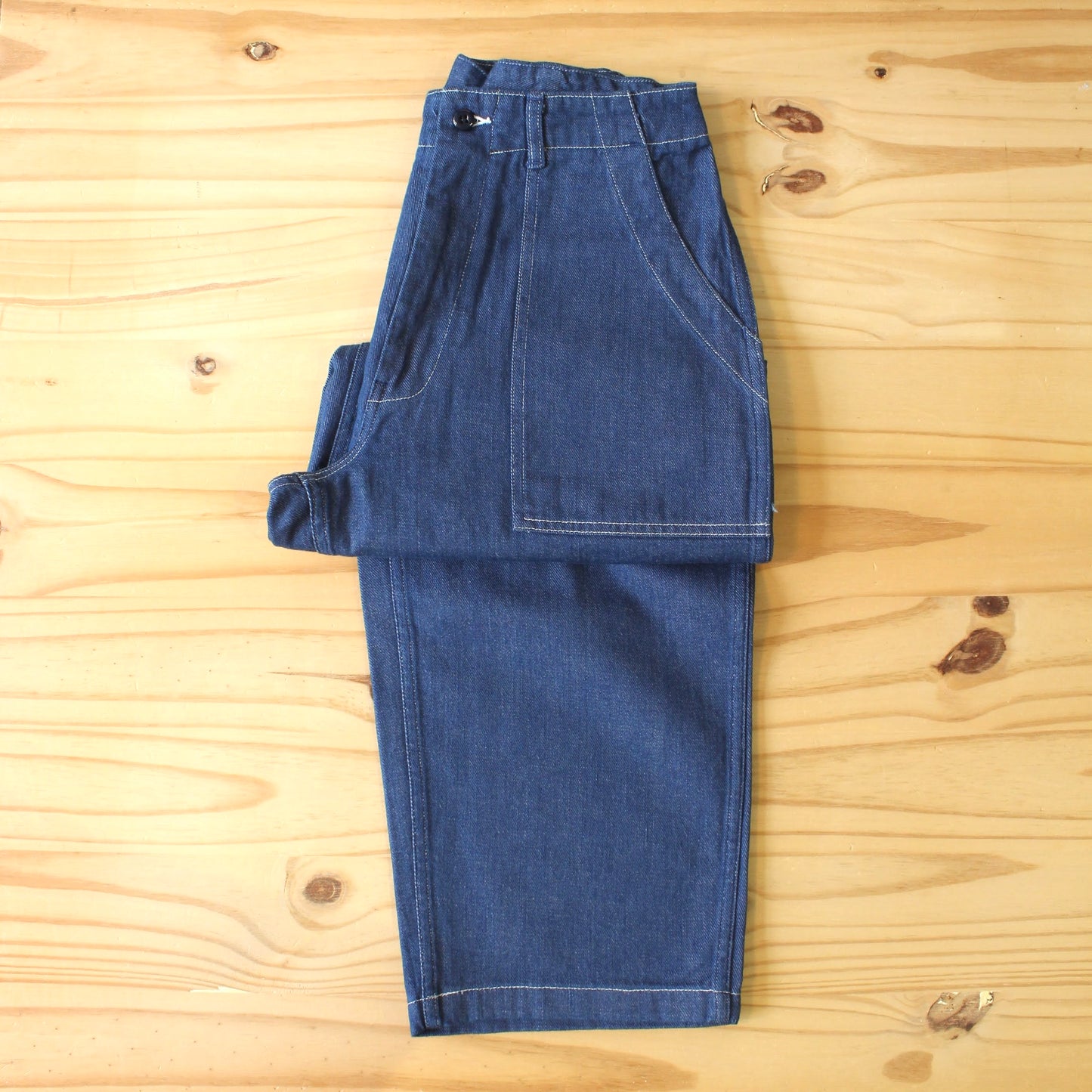 HATSKI -
LOOSE TAPERED UTILITY TROUSERS DENIM