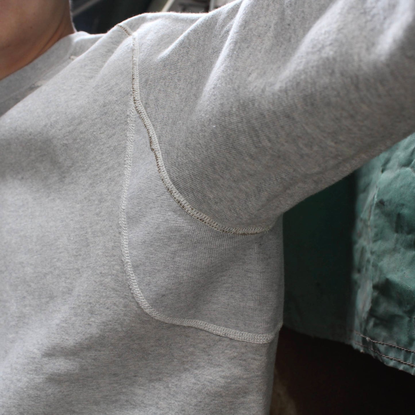 RIDING HIGH -
AZUMA FLEECE CREW SWEAT