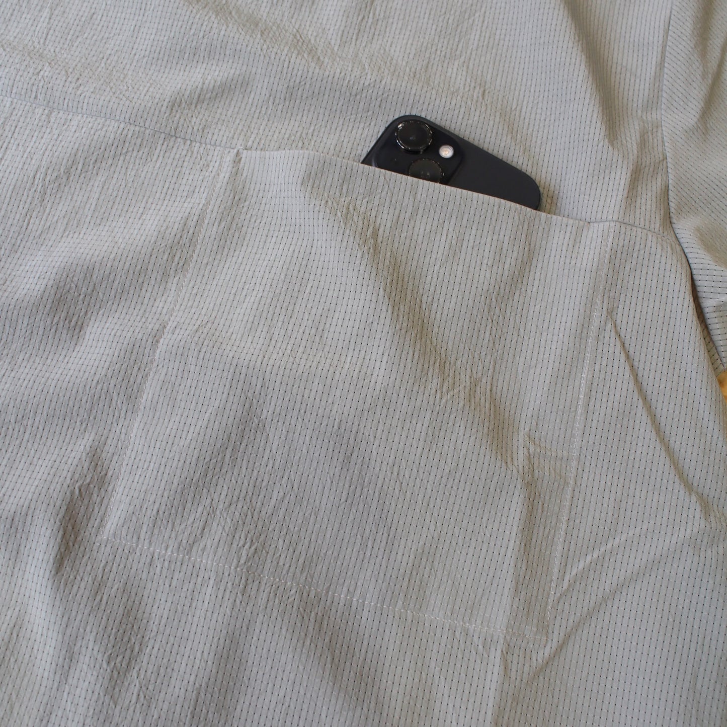 MANUAL ALPHABET -
DOT AIR PULLOVER MESH TEE