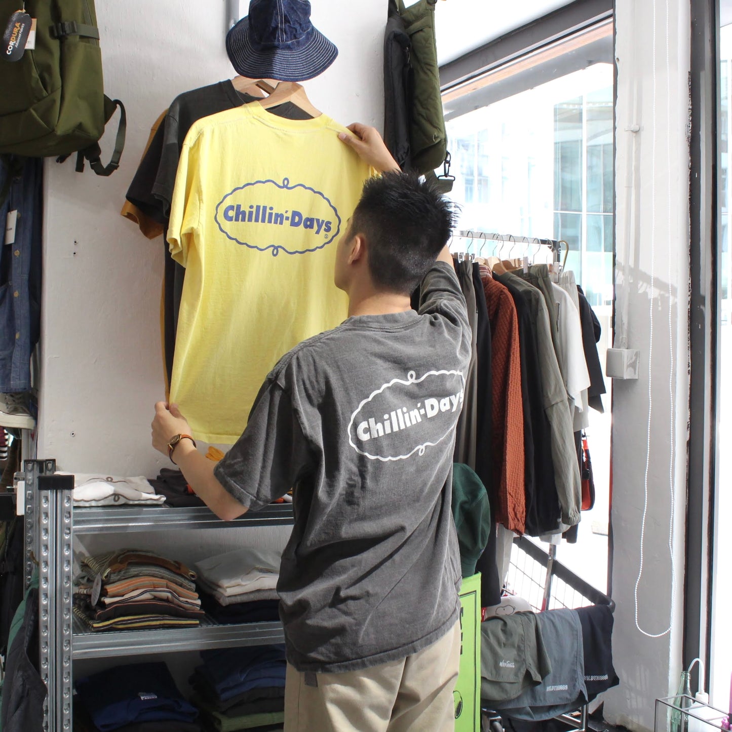 UNISON SPECIAL - 
GIANT TUBE S/S TEE
(CHILLIN DAY)