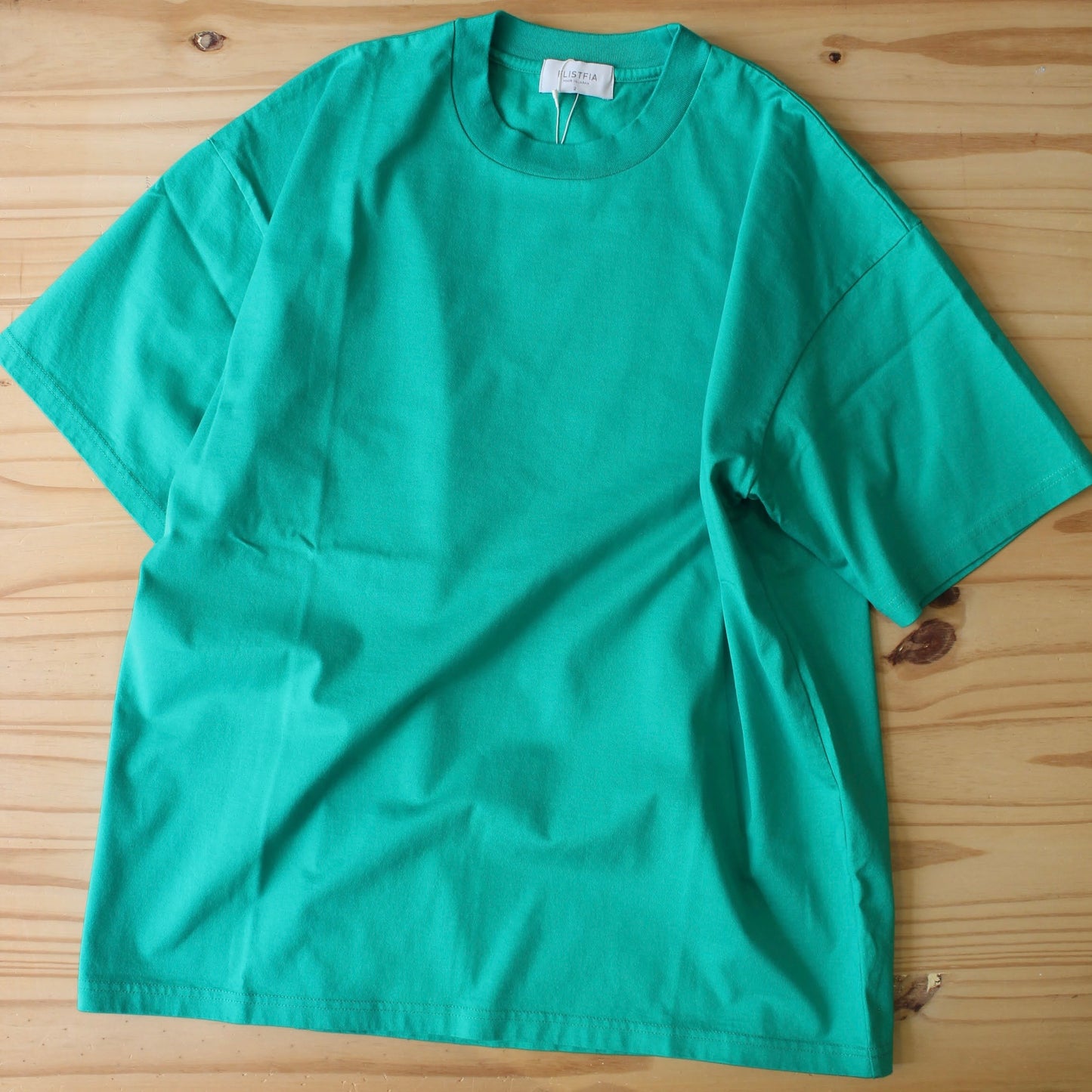 FLISTFIA - 
LOOSE FIT CREW NECK TEE