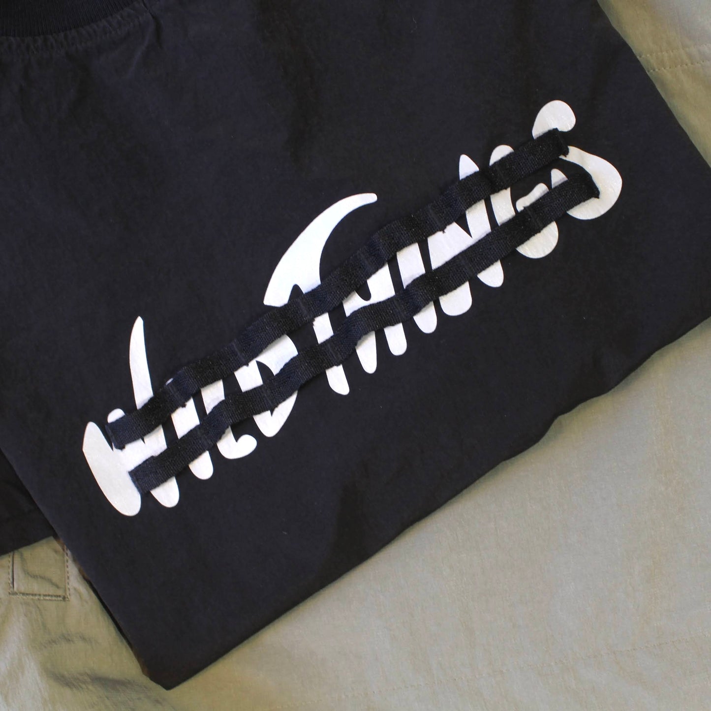 WILD THINGS JAPAN -
CONVERTIBLE PULLOVER