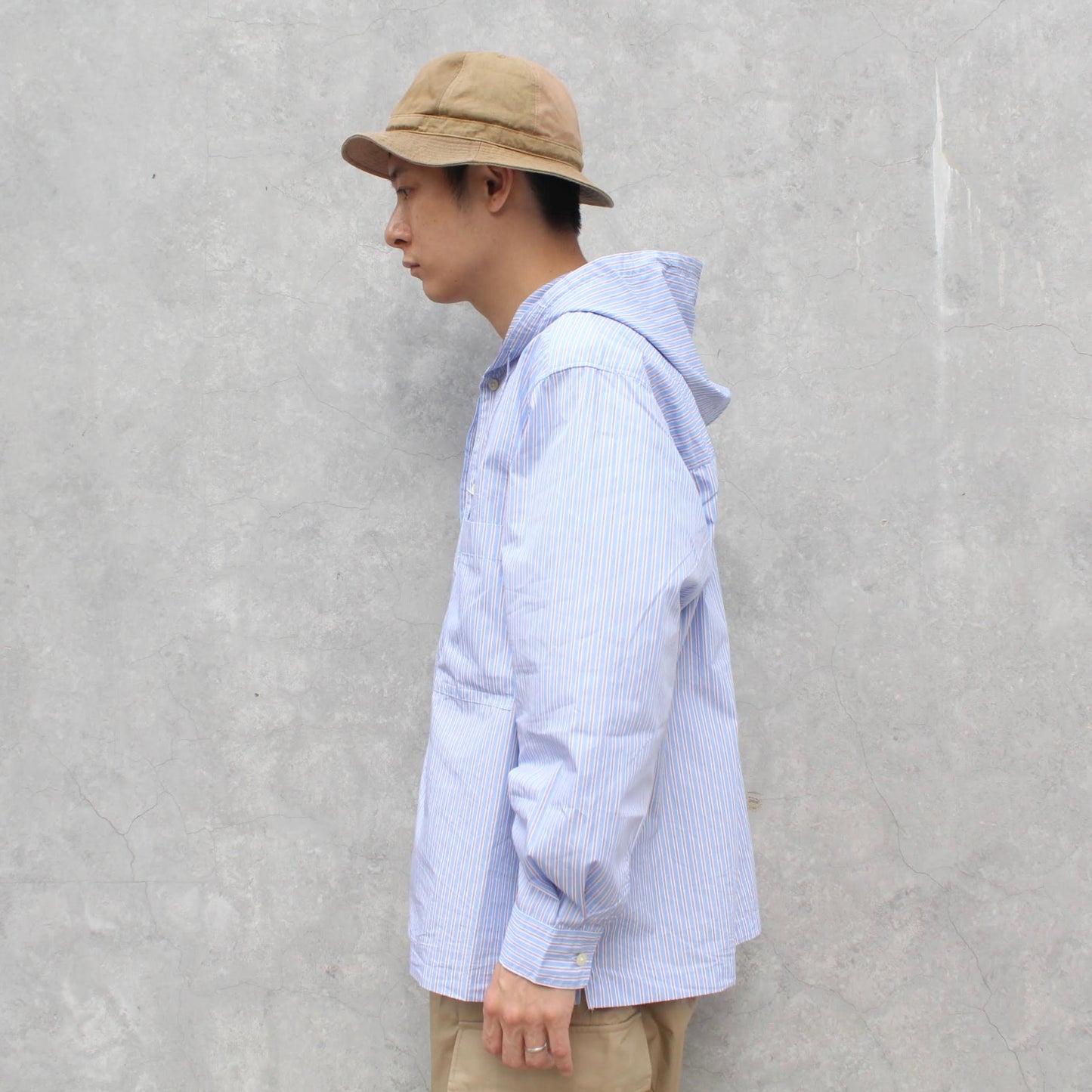 MANUAL ALPHABET -
T/C POPLIN HOOD SHIRT