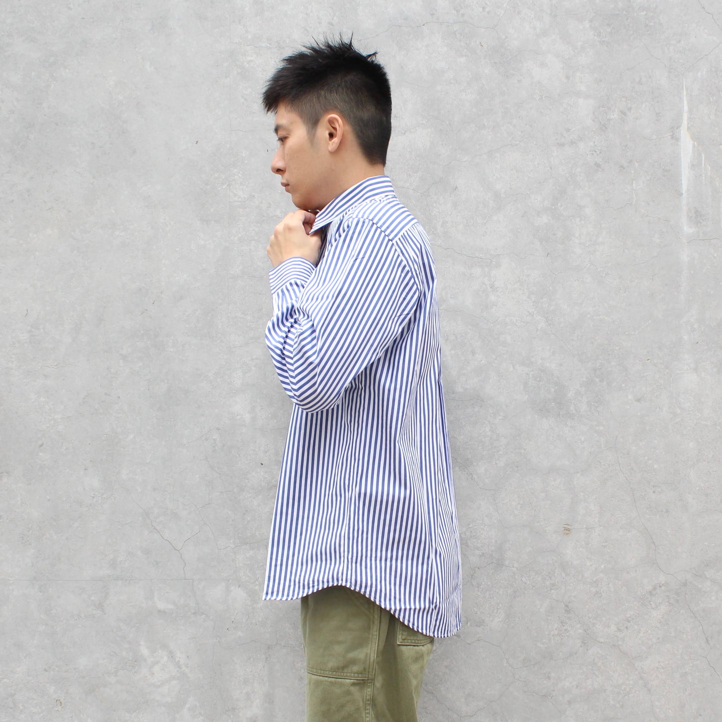 MANUAL ALPHABET - 
80/2 STRIPE SHIRT BULGING FIT