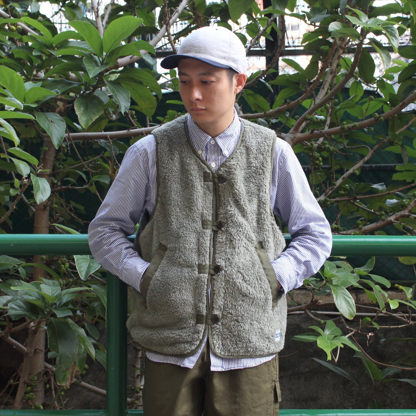ARMY TWILL -
PE WEATHER REVERSIBLE VEST