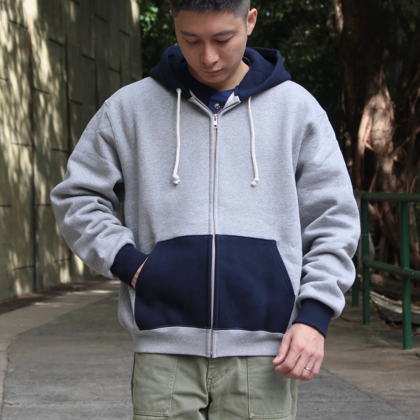AHE HEE -
NAVY X GREY ZIP UP HOODIE