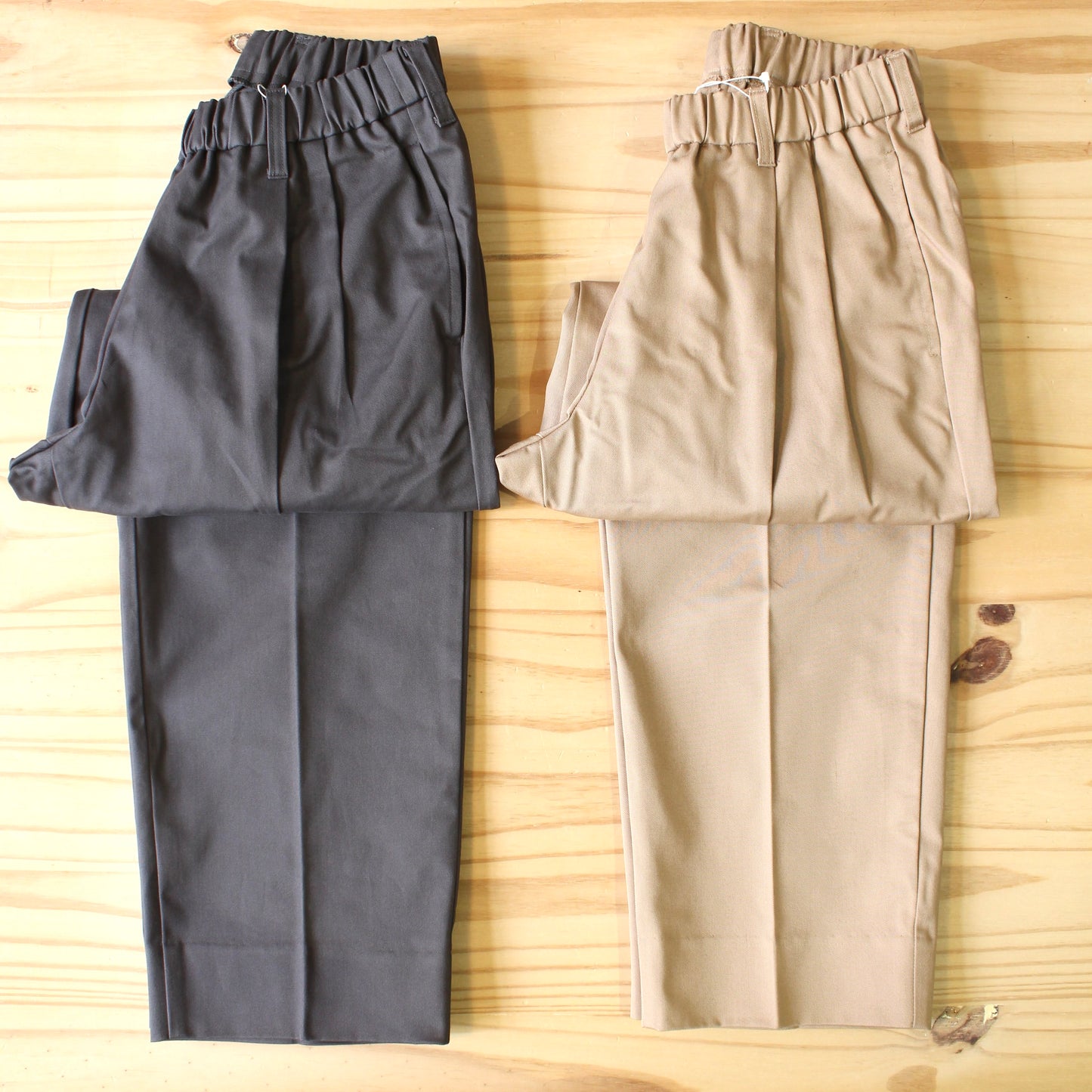 FLISTFIA - 
TUCK WIDE TROUSERS