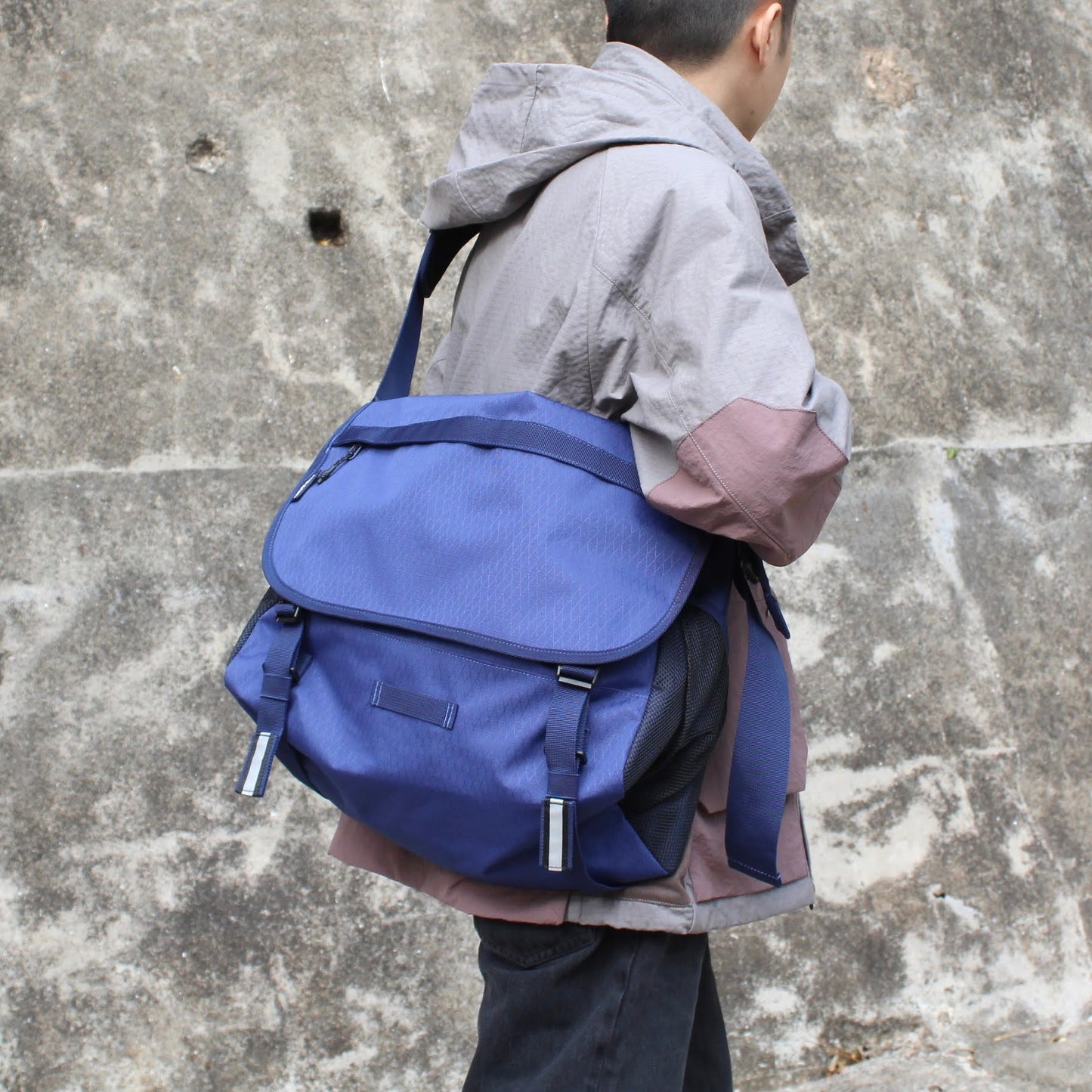 GRAMICCI -
CORDURA MESSENGER BAG
