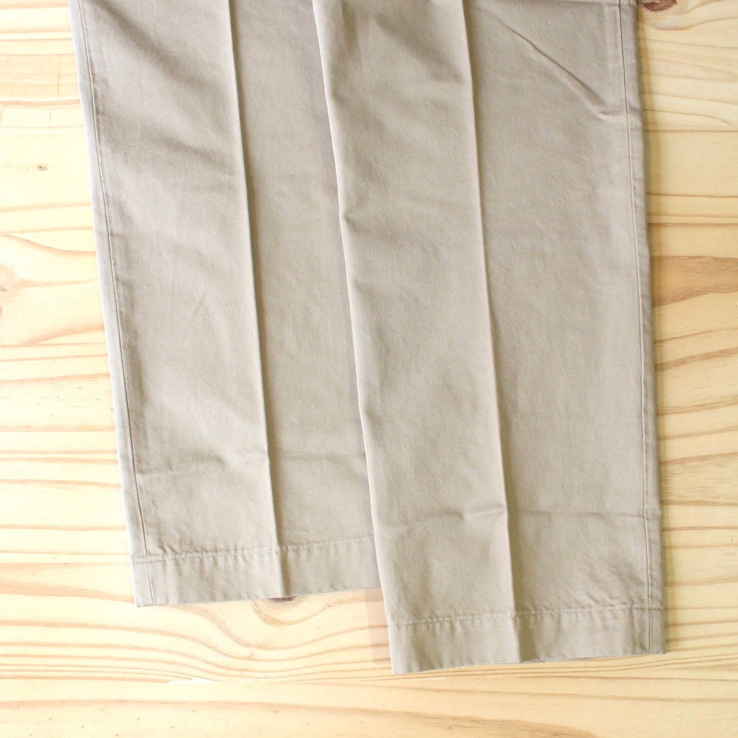 HATSKI -
TAPERED CHINO TROUSERS