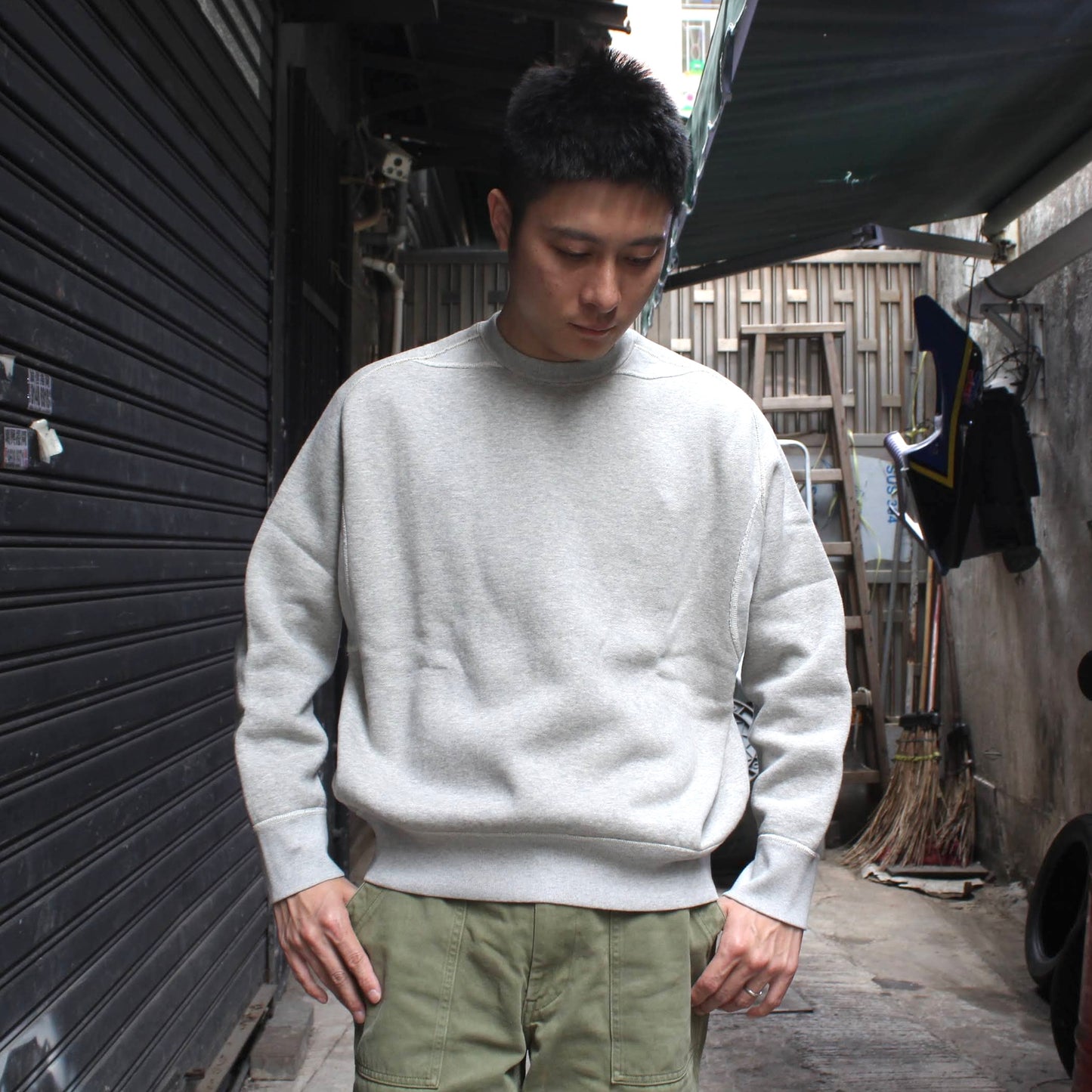 RIDING HIGH -
AZUMA FLEECE CREW SWEAT