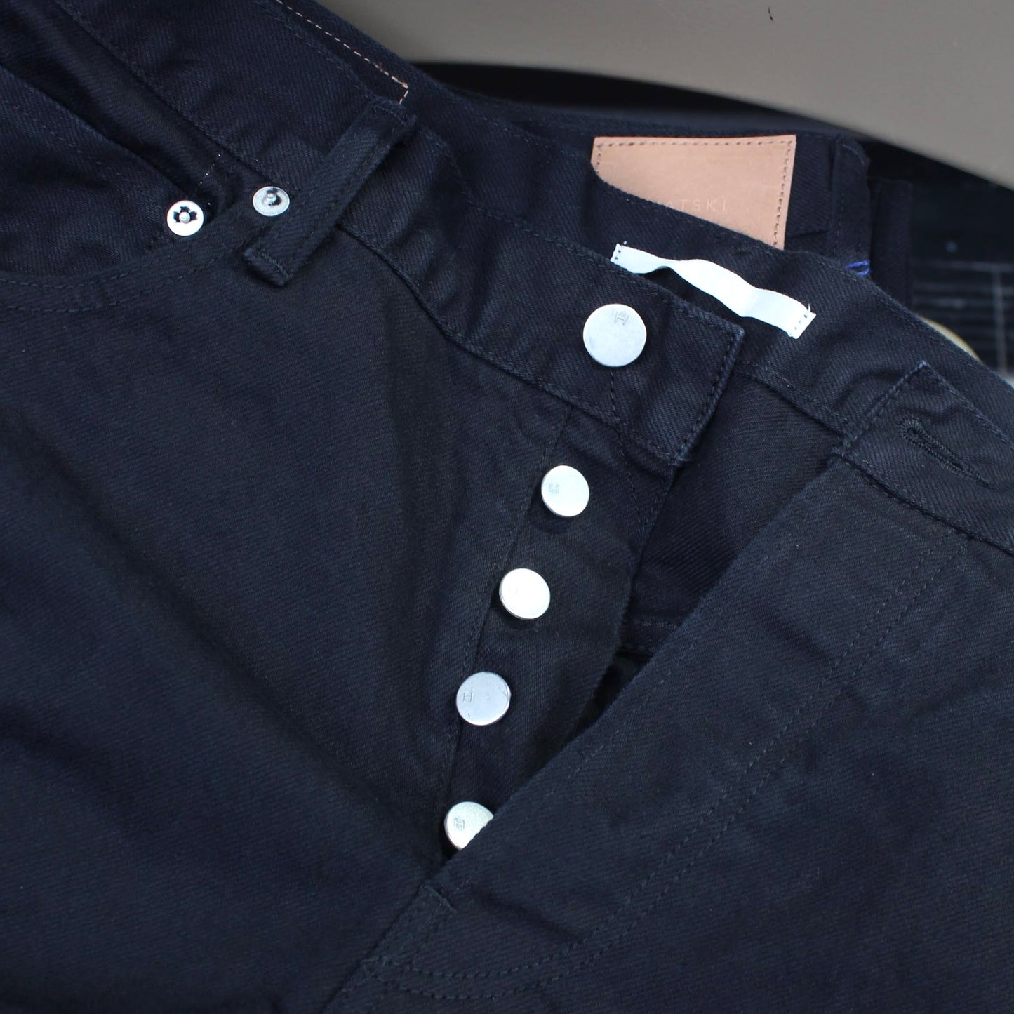 HATSKI -
BUCKLE BLACK WASHI(日本和紙)DENIM