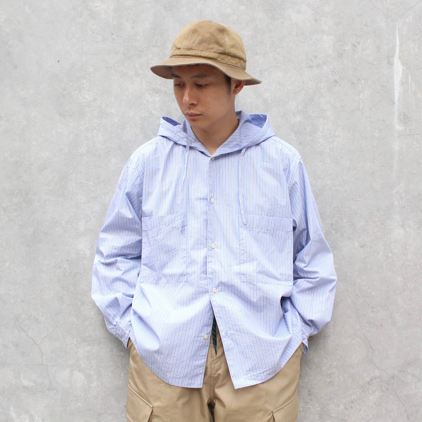 MANUAL ALPHABET -
T/C POPLIN HOOD SHIRT