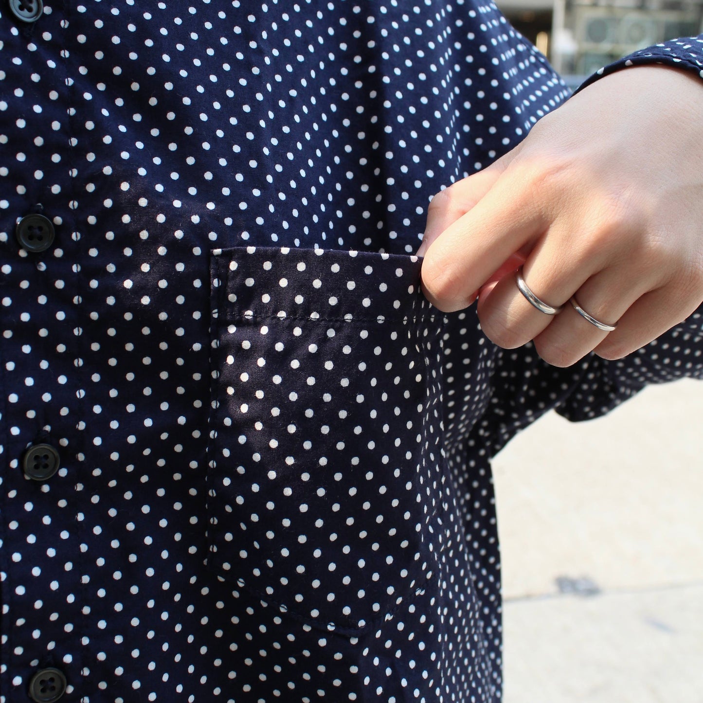 D.M.G - 
Little dot stand collar pocket pullover shirt