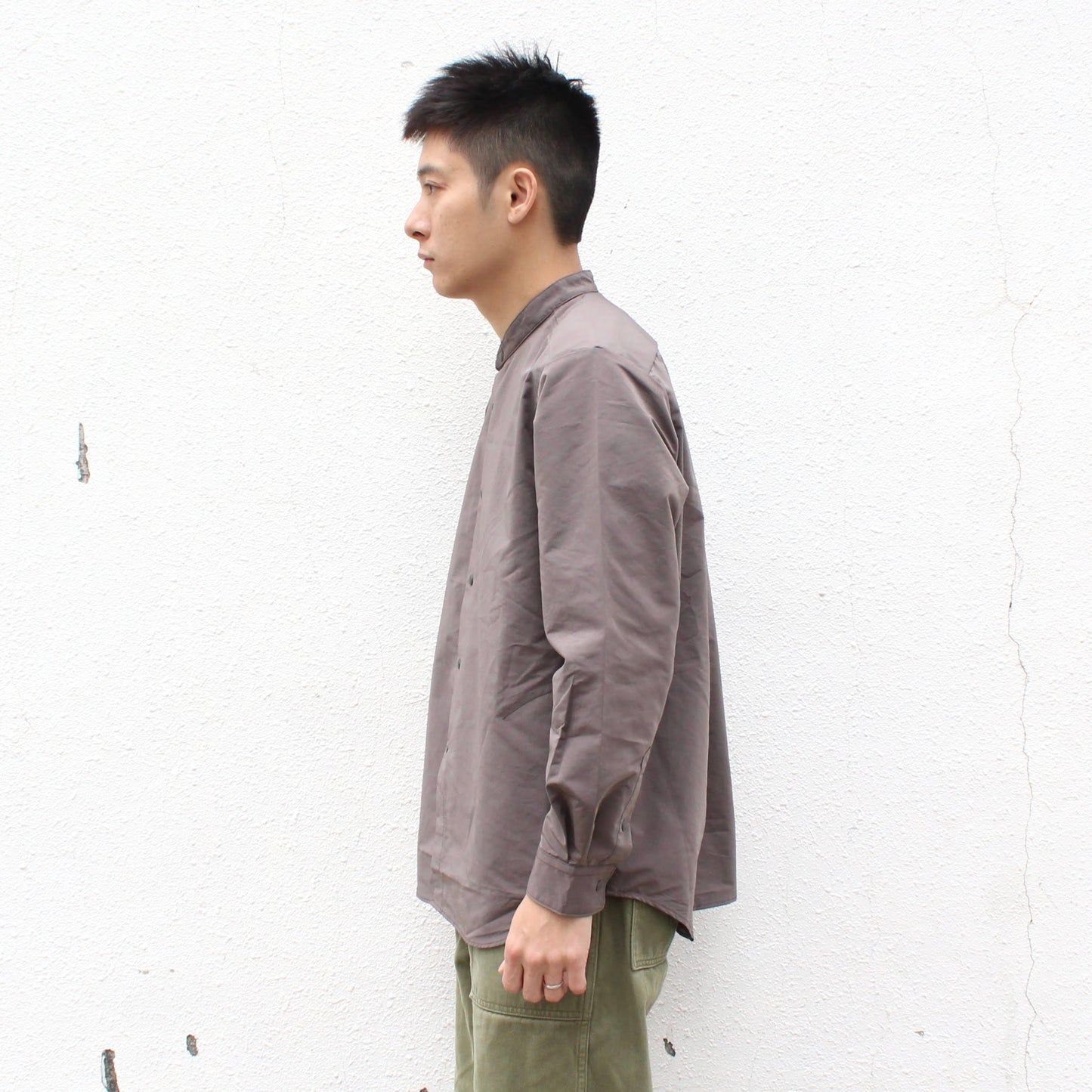 MANUAL ALPHABET -
NEBEL TAFFTA BAND COLLAR SHIRT