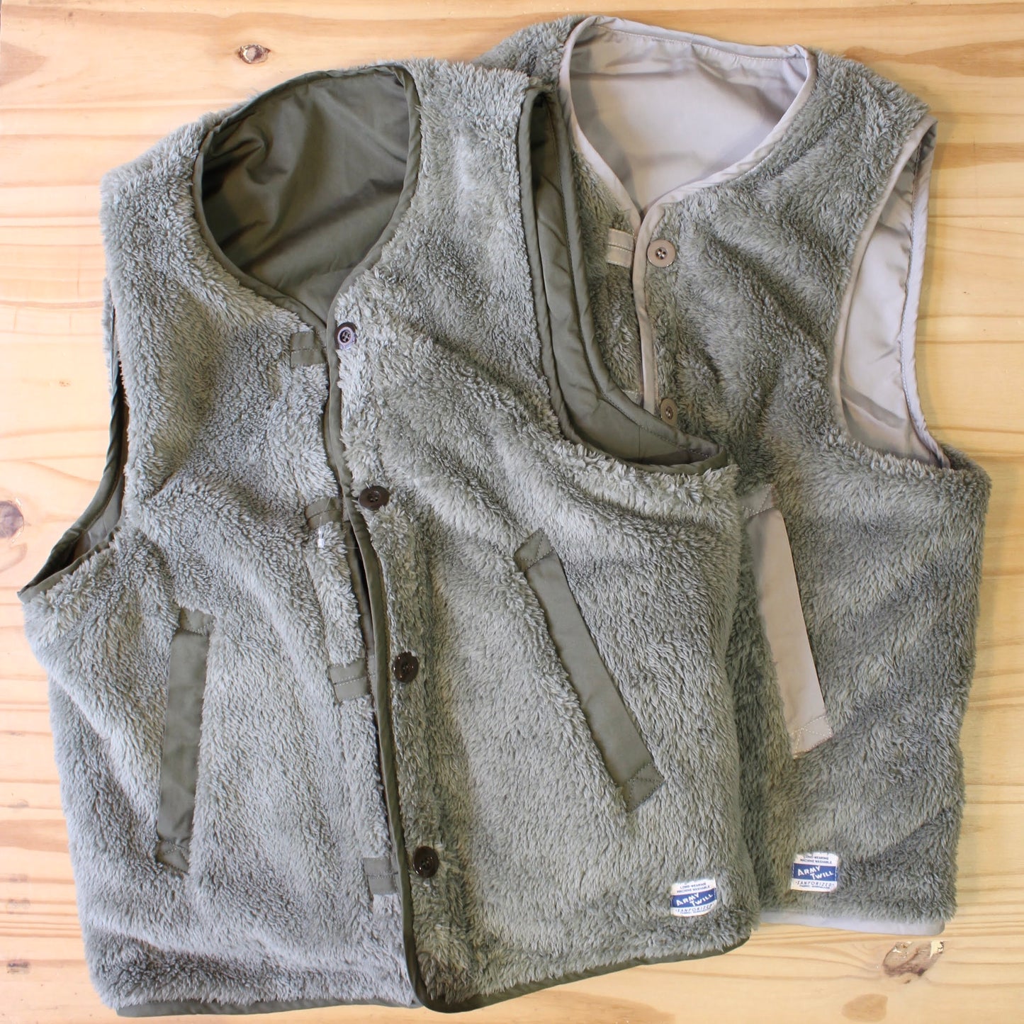 ARMY TWILL -
PE WEATHER REVERSIBLE VEST