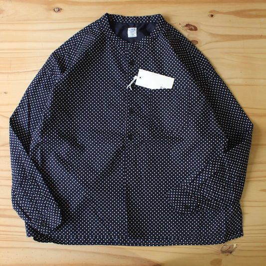 D.M.G - 
Little dot stand collar pocket pullover shirt