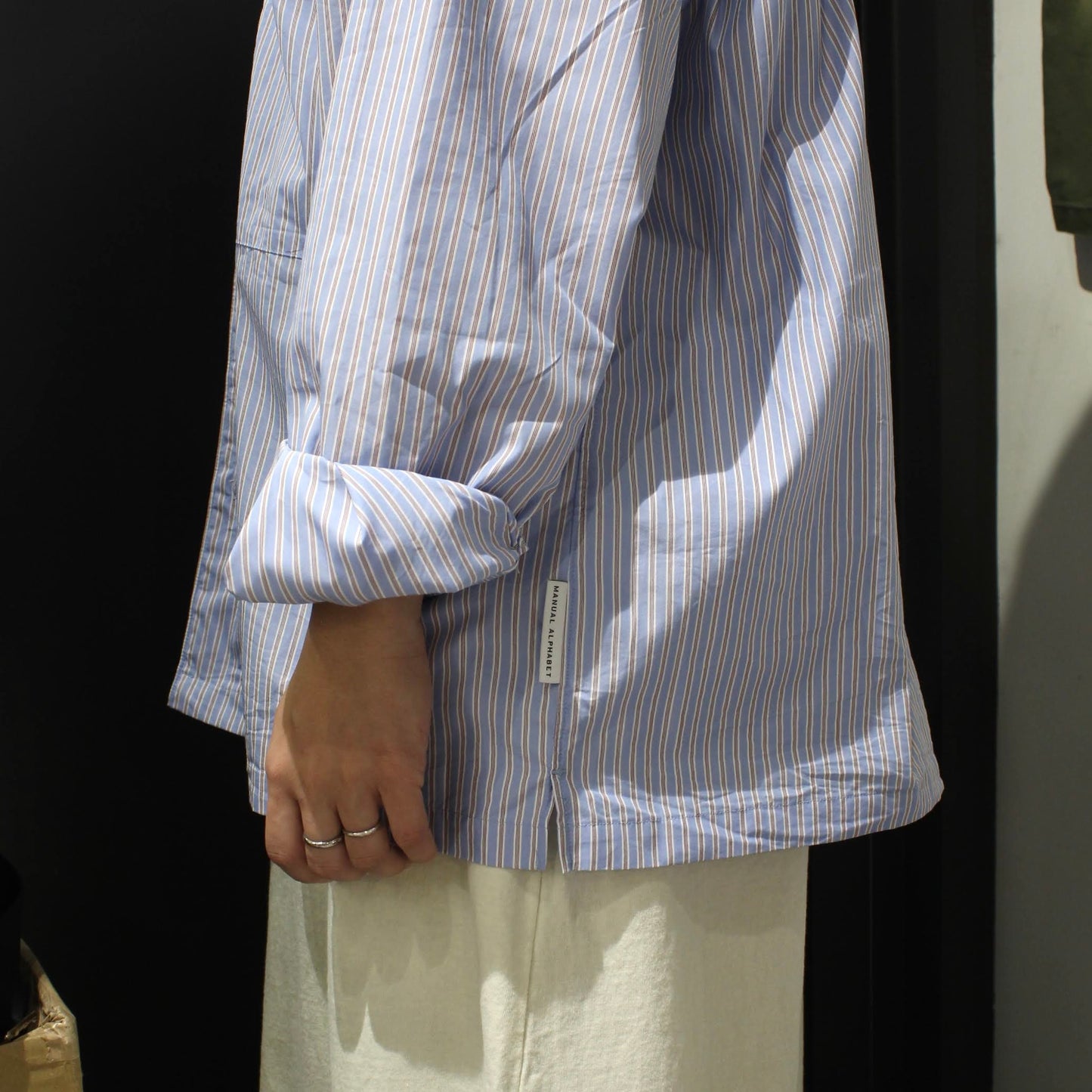 MANUAL ALPHABET -
T/C POPLIN HOOD SHIRT