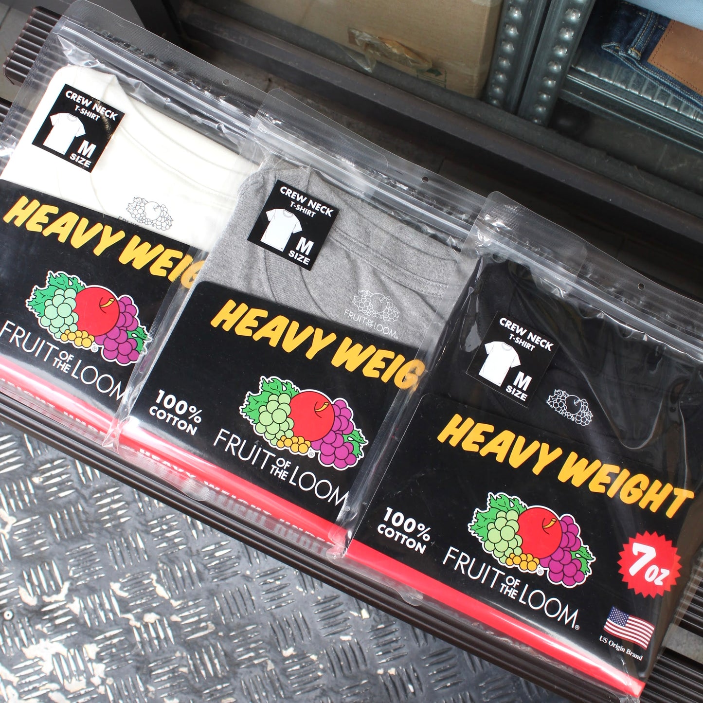 FRUIT OF THE LOOM 日本版-
7OZ HEAVYWEIGHT S/S TEE