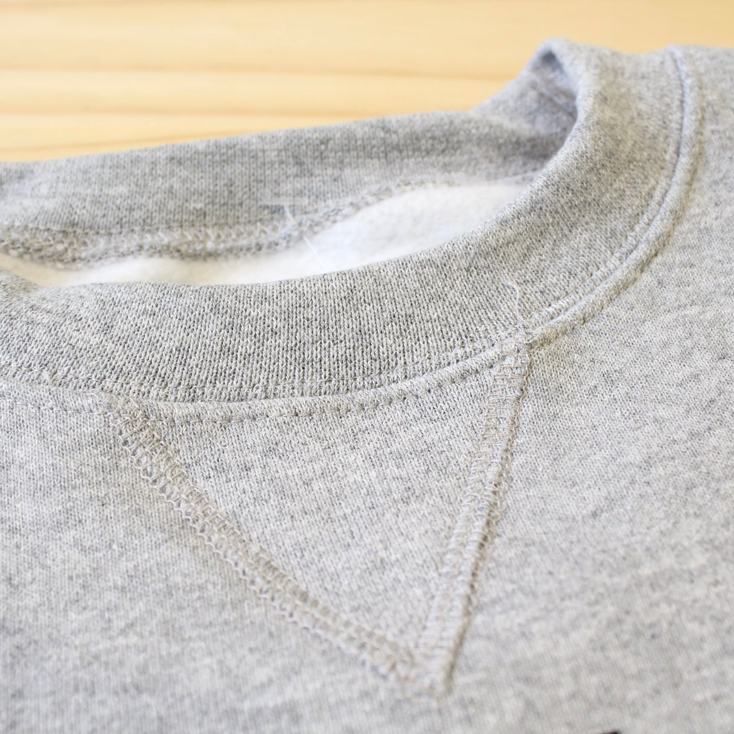 MILITARY DEADSTOCK COLLECTION -
U.S NAVY SWEATSHIRT